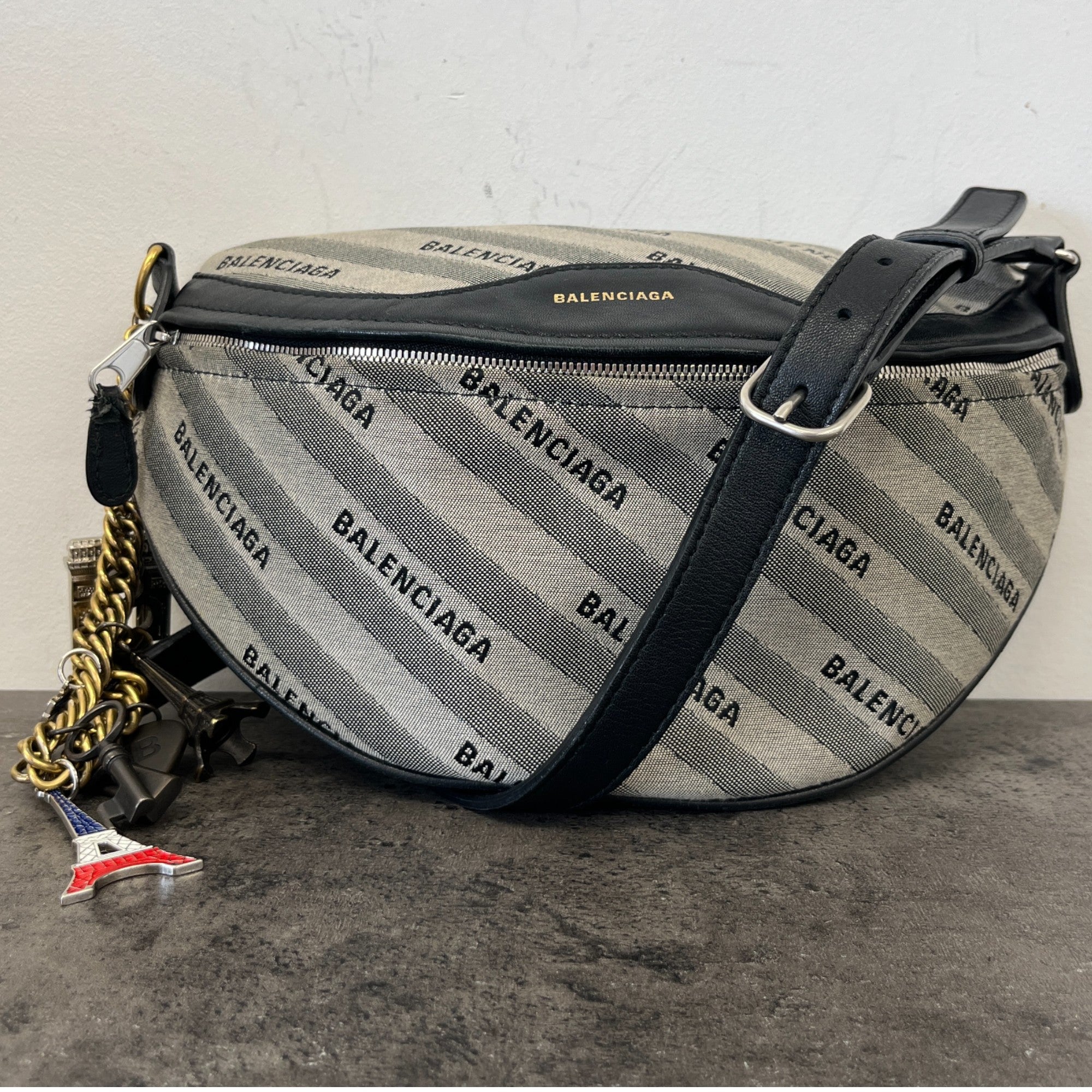 Women's Souvenir Xs Paris Charms Belt Bag Grey