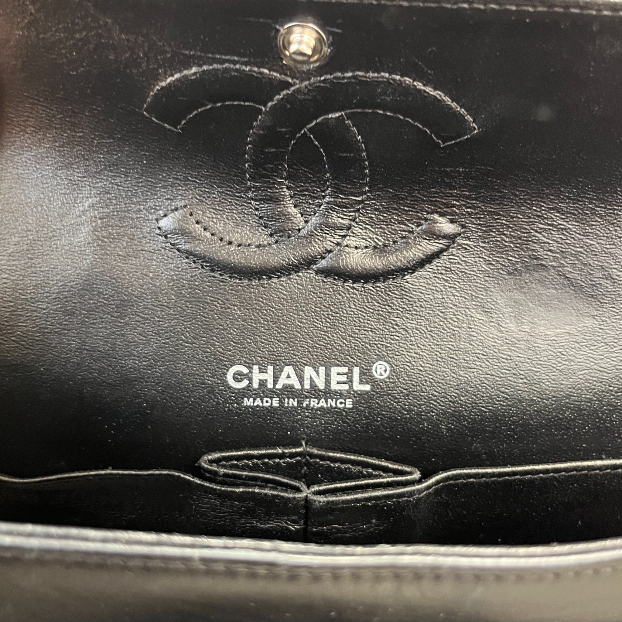 Women's Medium Classic Double Flap Handbag Black