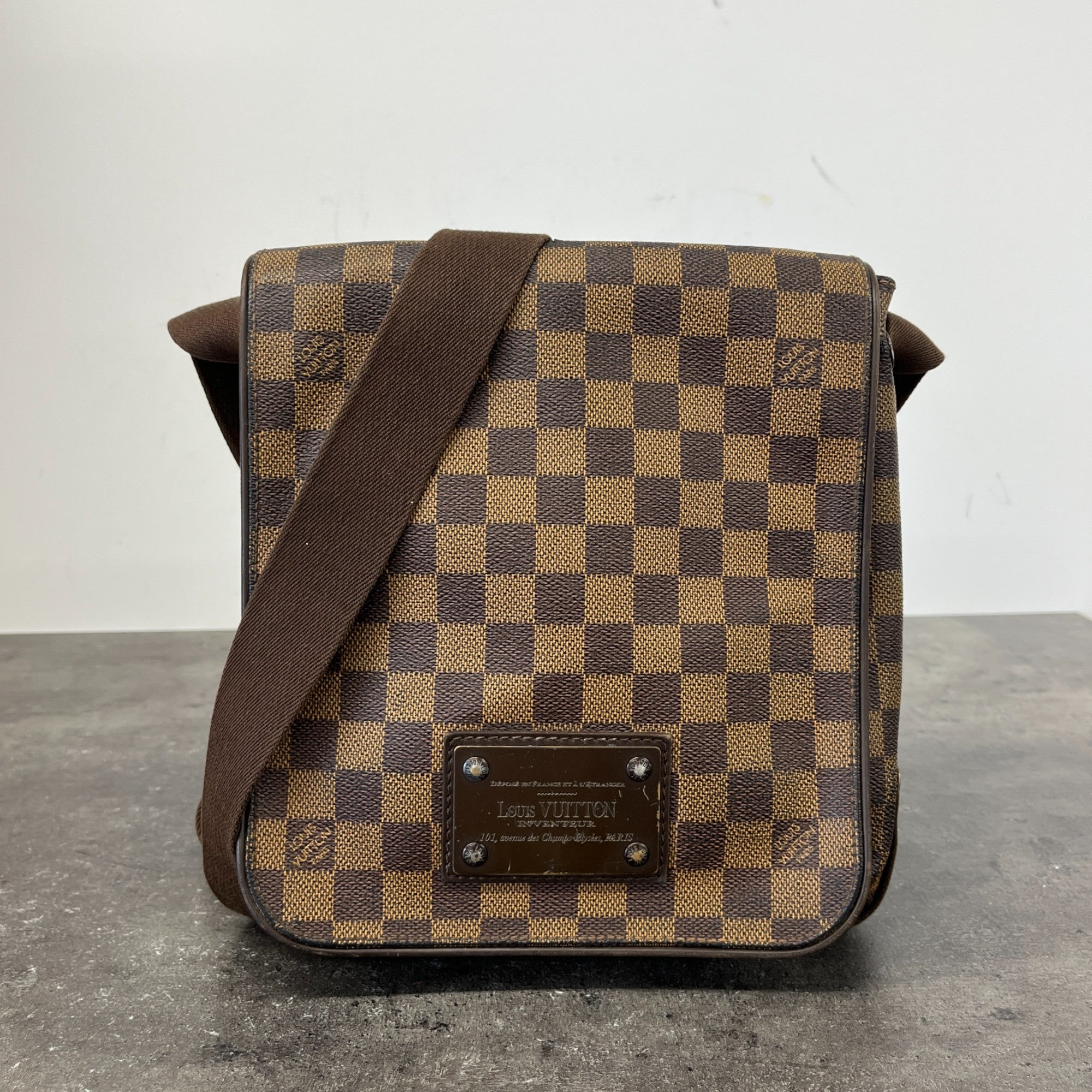 Men's Damier Brooklyn Pm Messenger Bag Brown