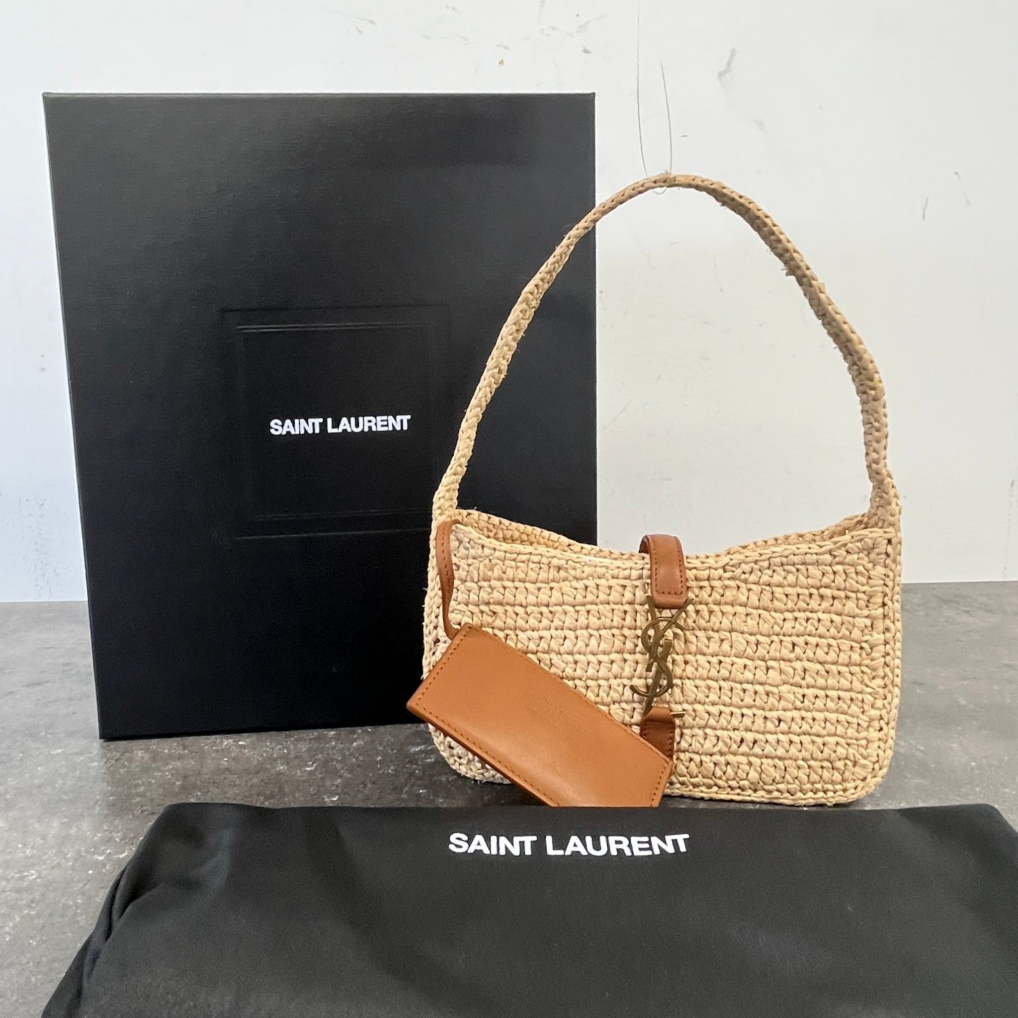 Women's Le 5 À 7 Raffia Shoulder Bag Beige