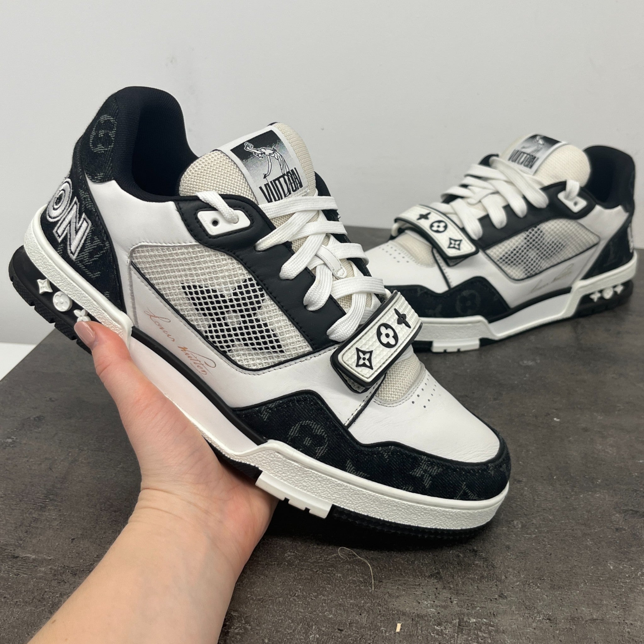 Men's Lv Velcro Strap Low Trainers Black Size EU 42.5 / UK 8.5