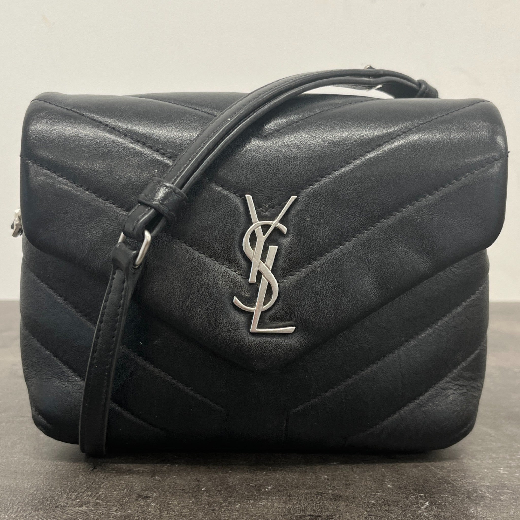 Women's Toy Loulou Handbag Black