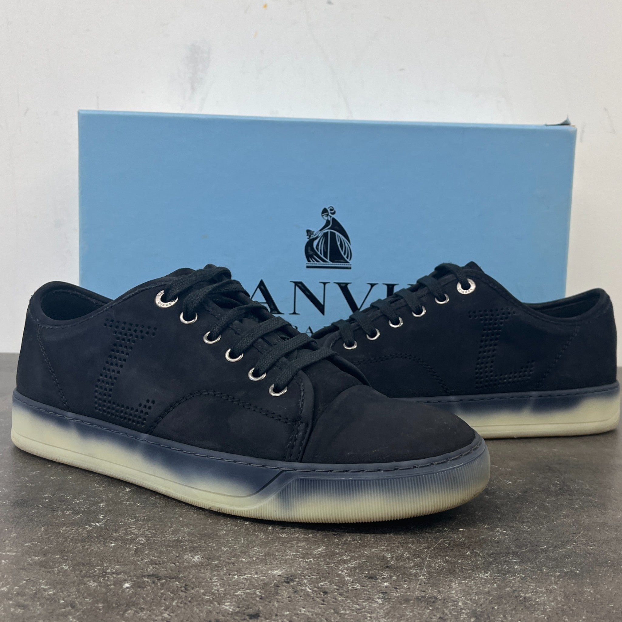 Men's Perforated Low Trainers Black Size EU 40 / UK 6