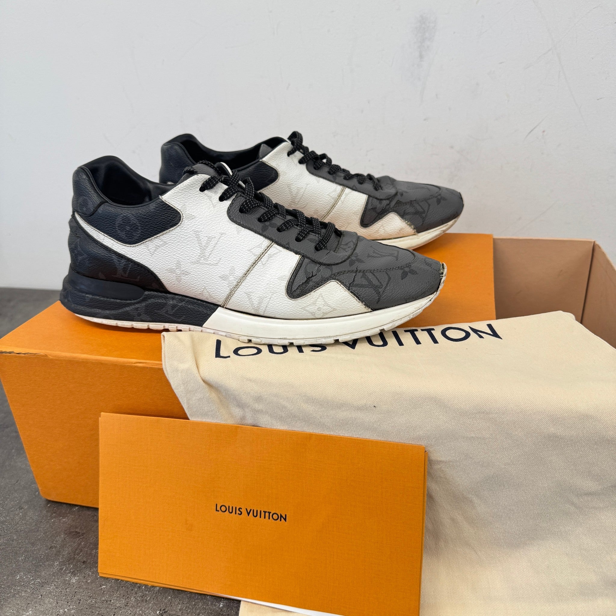 Men's Run Away Low Trainers Black Size EU 41.5 / UK 7.5