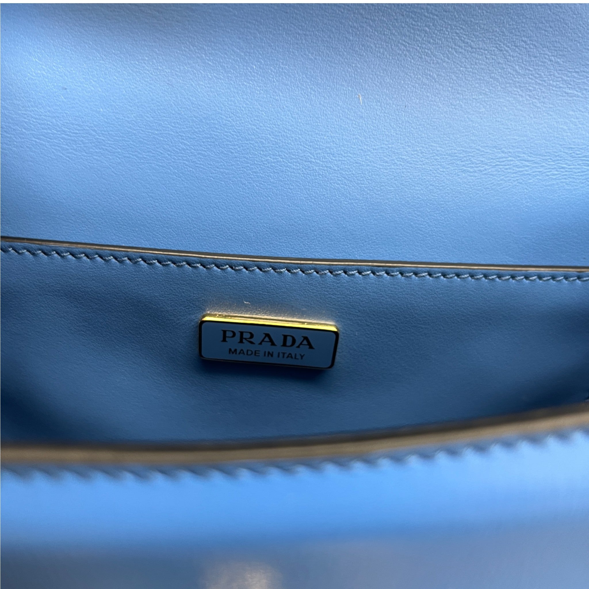 Women's Embleme Plaque Handbag Blue