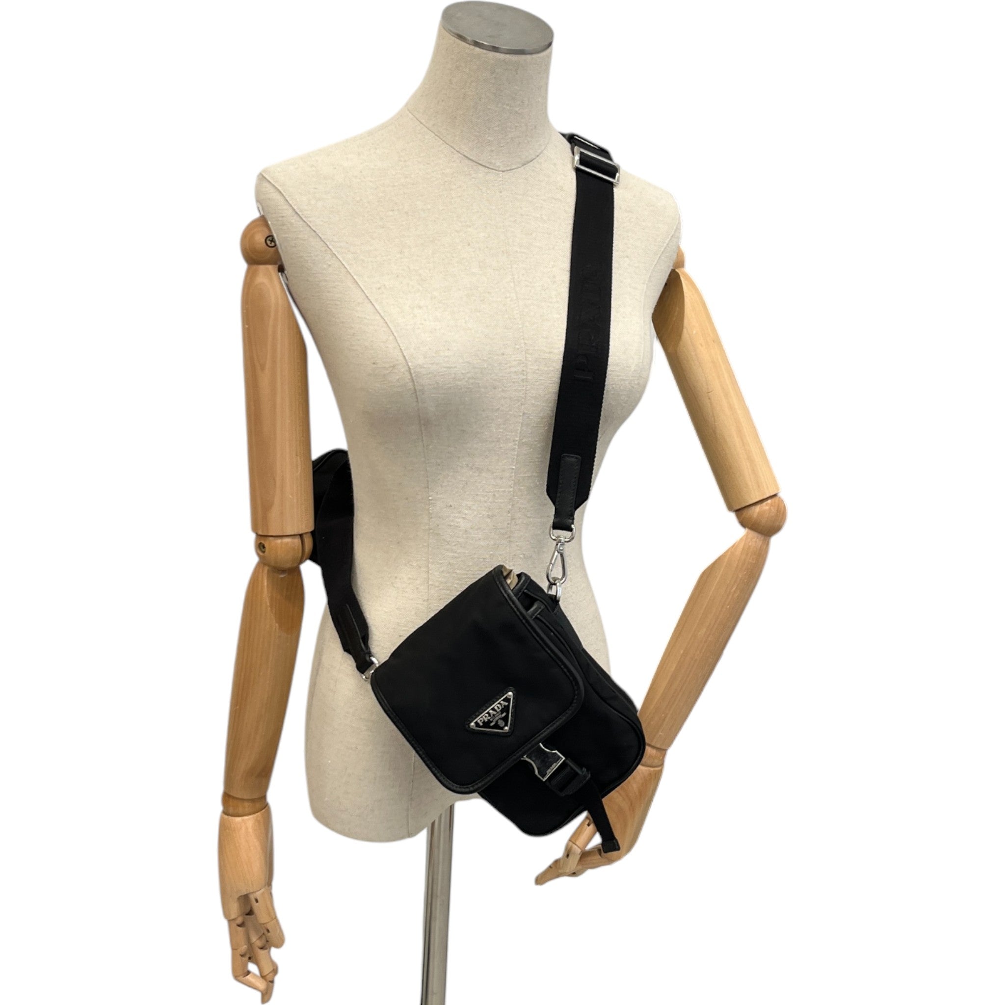 Men's Re-Nylon Plaque Logo Messenger Bag Black