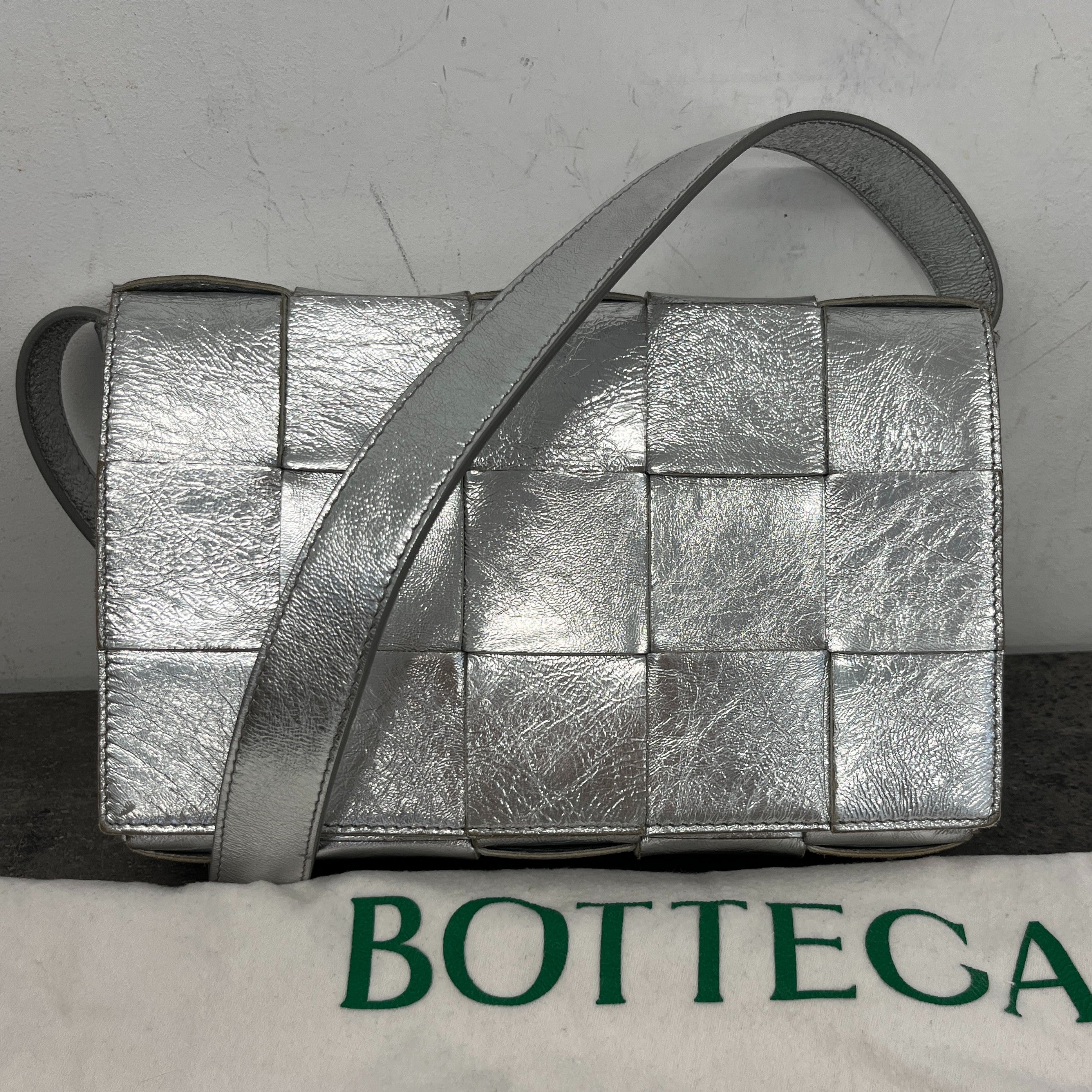 Women's Cassette Intrecciato Metallic Bag Silver