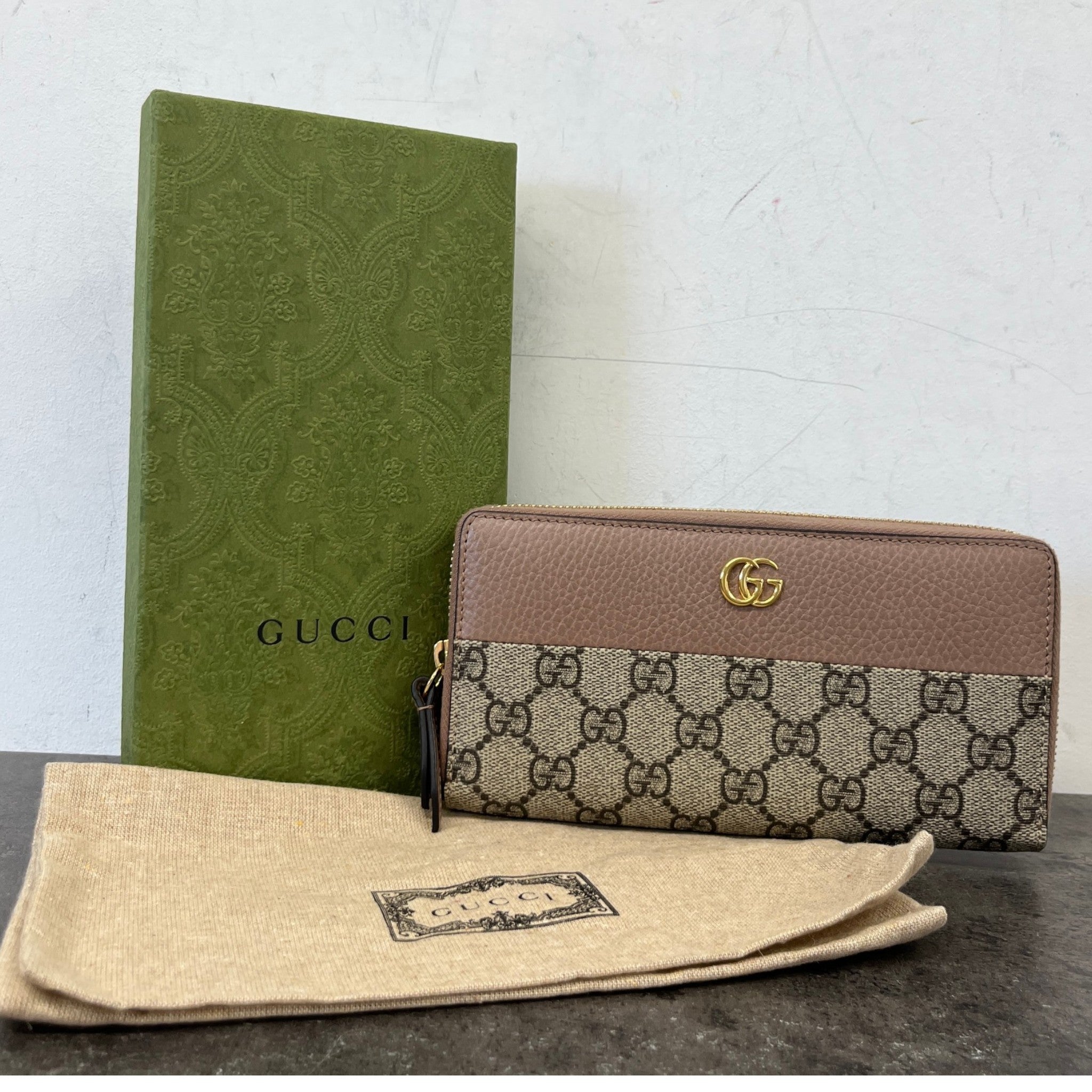 Women's Gg Marmont Purse Beige