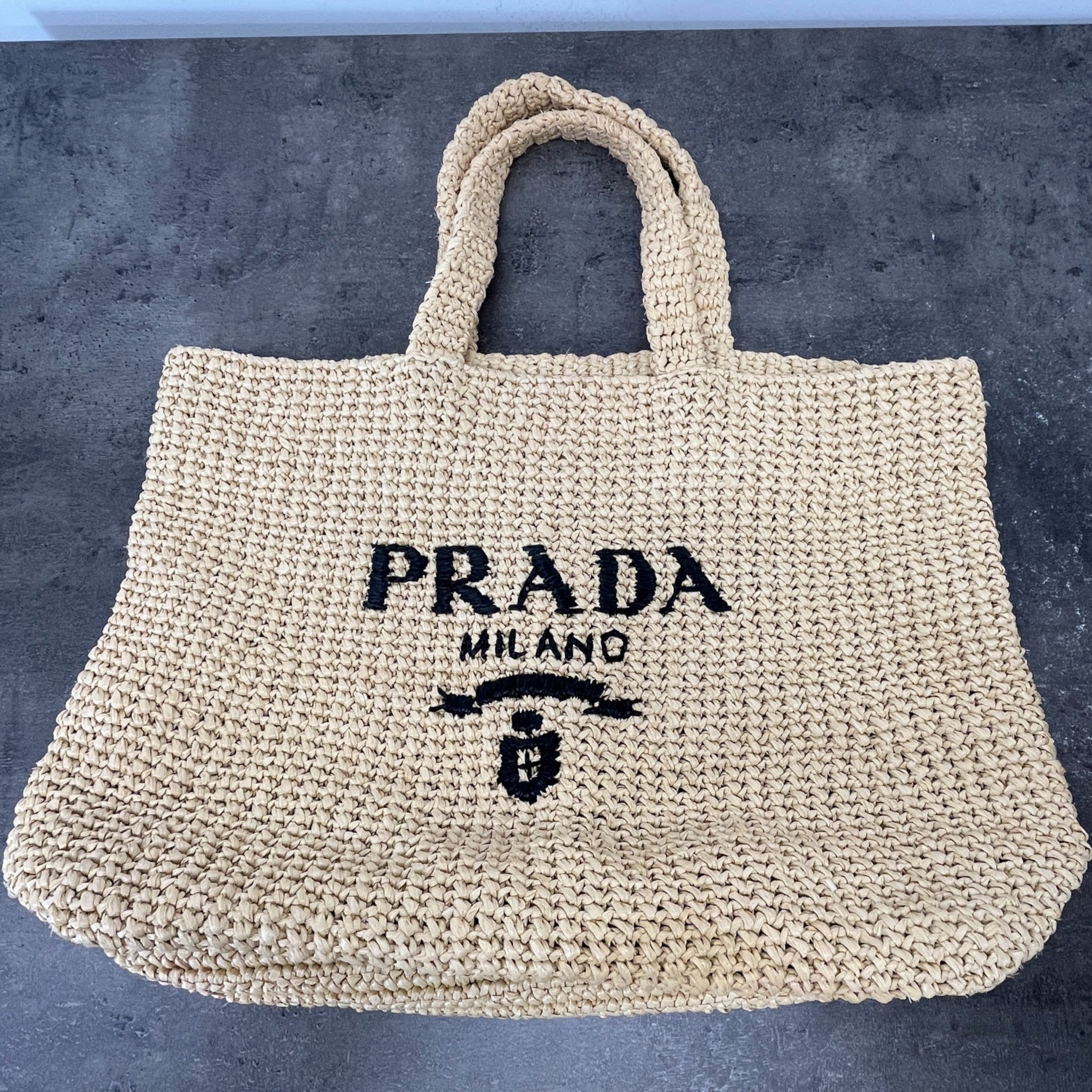 Women's Raffia Plaque Logo Tote Bag Brown