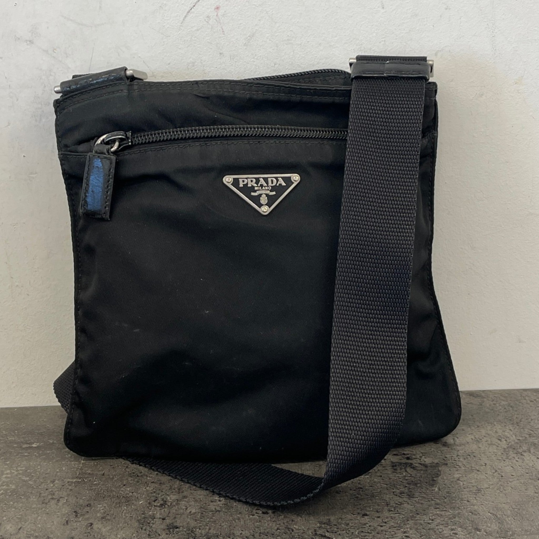 Men's Re-Nylon Plaque Logo Messenger Bag Black