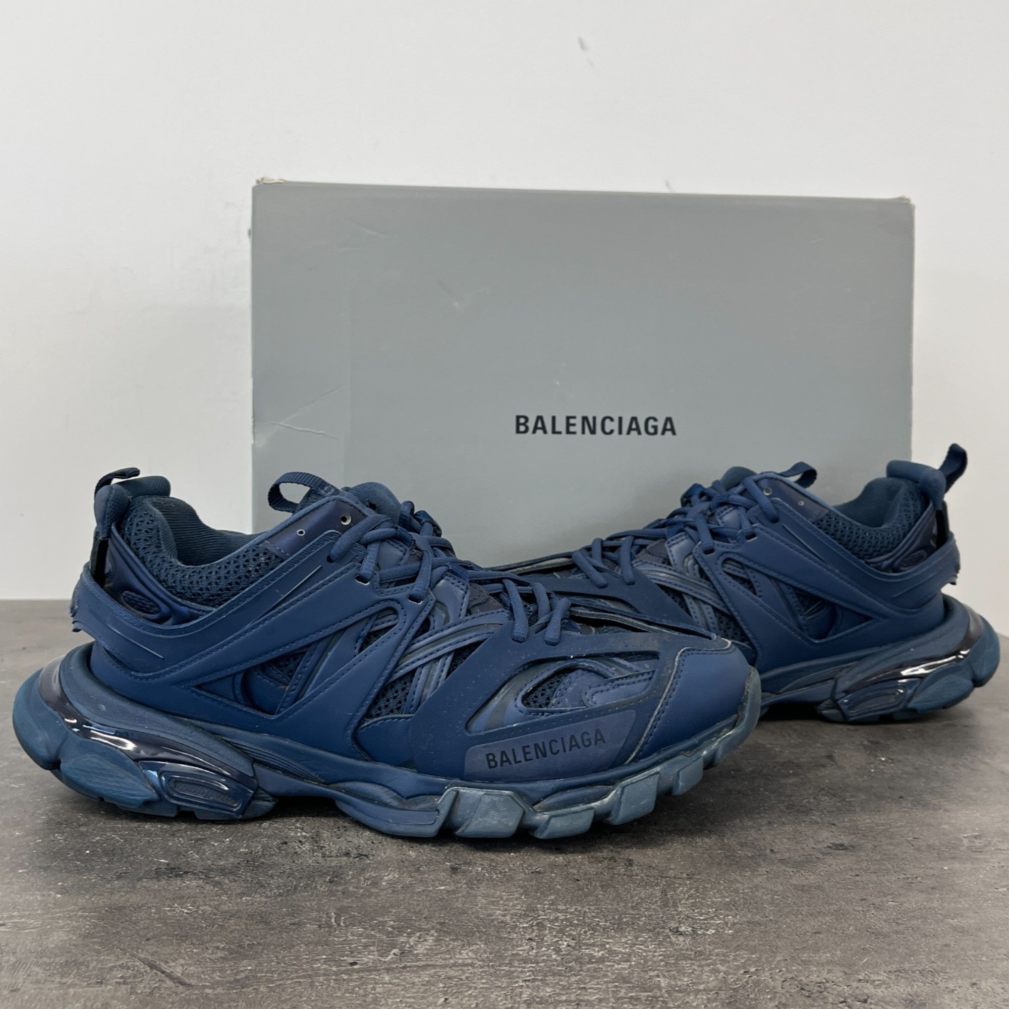 Men's Tracks Low Trainers Navy Size EU 42 / UK 8