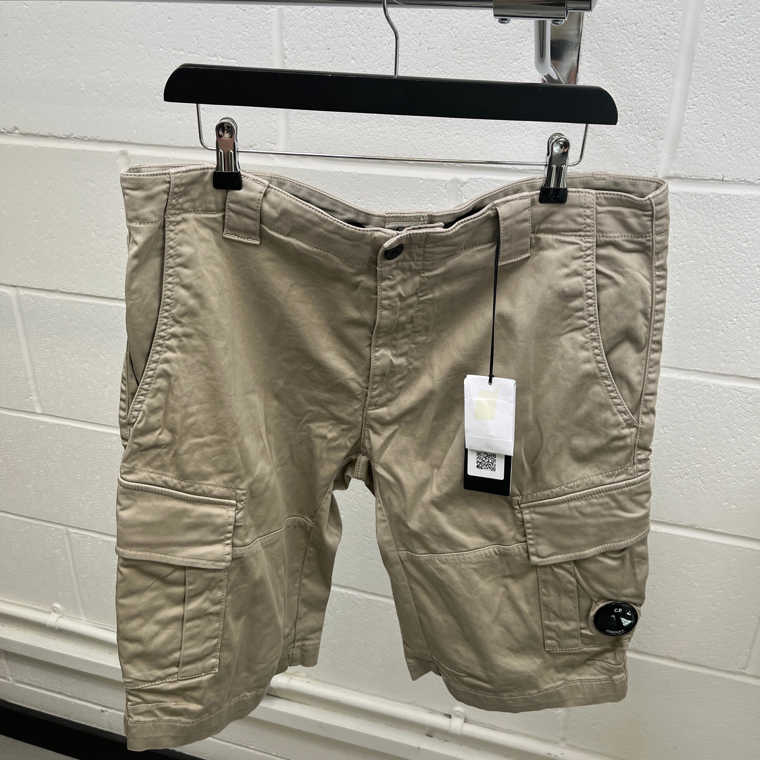 Men's Sateen Cargo Shorts Beige Size IT 52 / UK 36