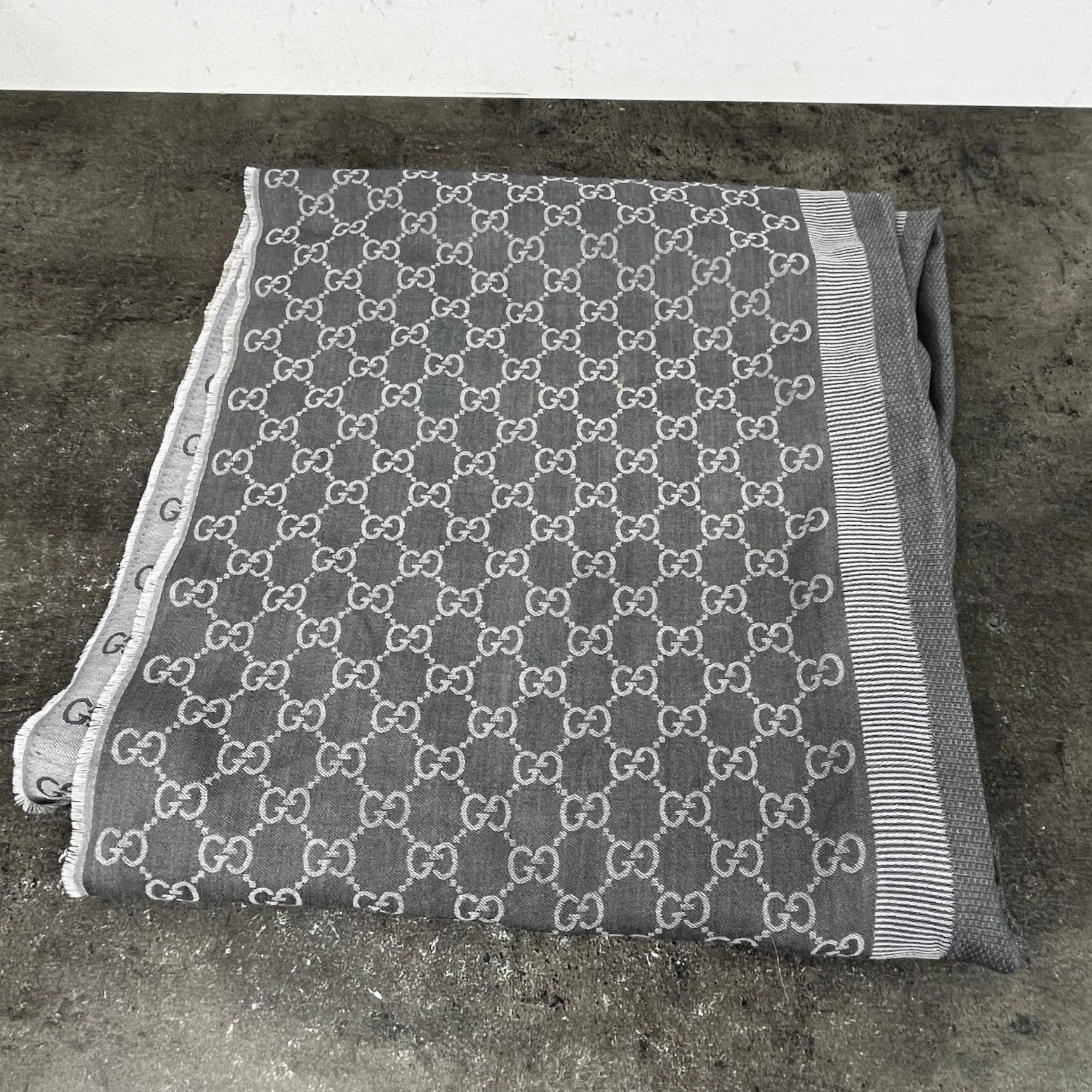 Women's Gg Supreme Shawl Scarf Grey