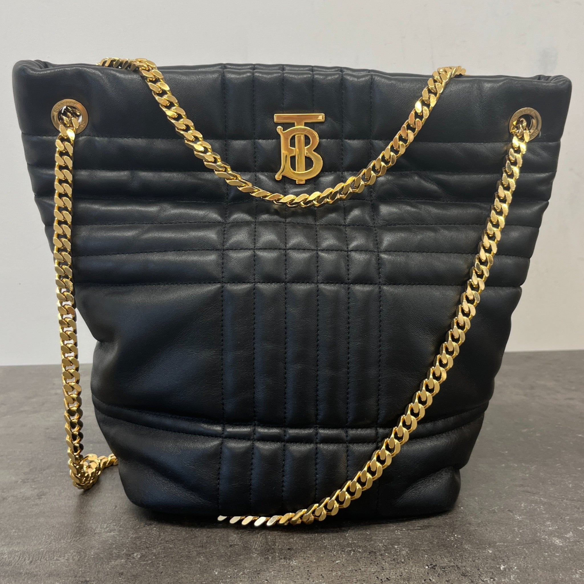 Women's Medium Lola Bucket Bag Black