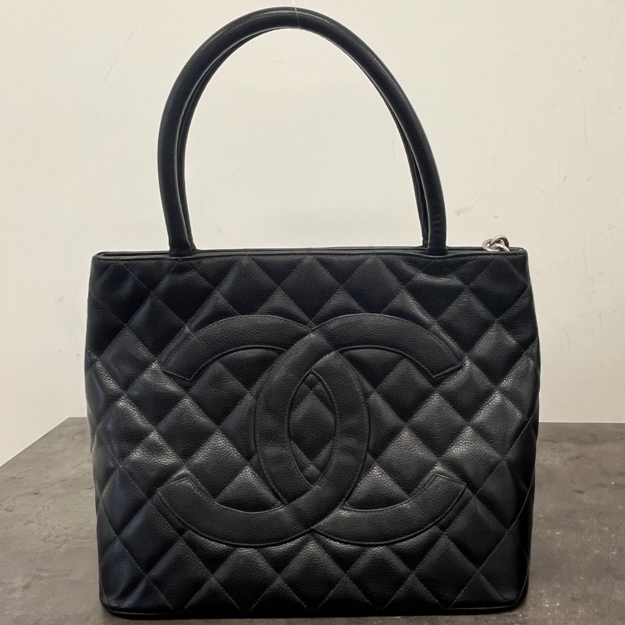 Women's Medallion Tote Bag Black