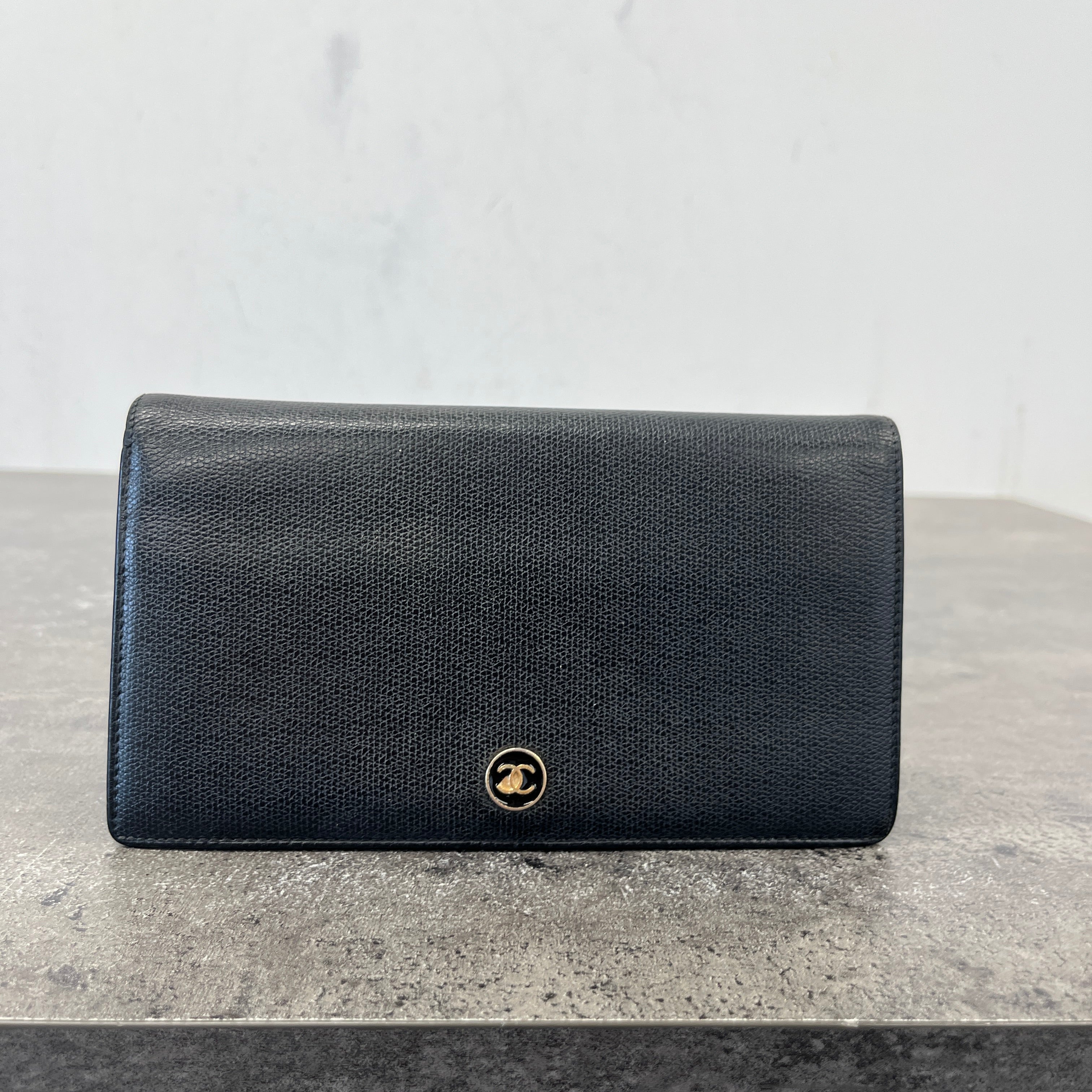 Women's Vintage Coco Button Wallet Black