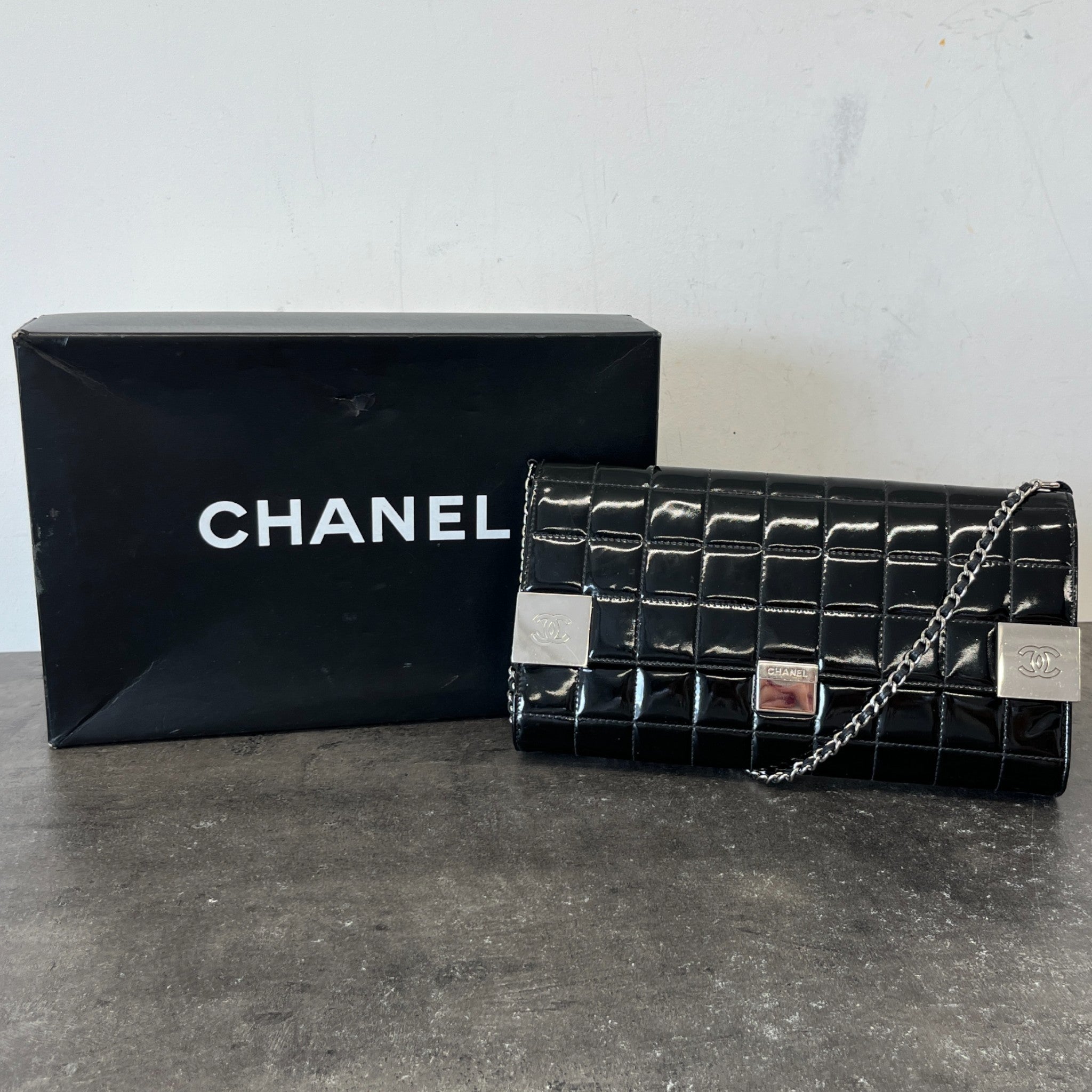 Women's Chocolate Bar Single Flap Bag Black