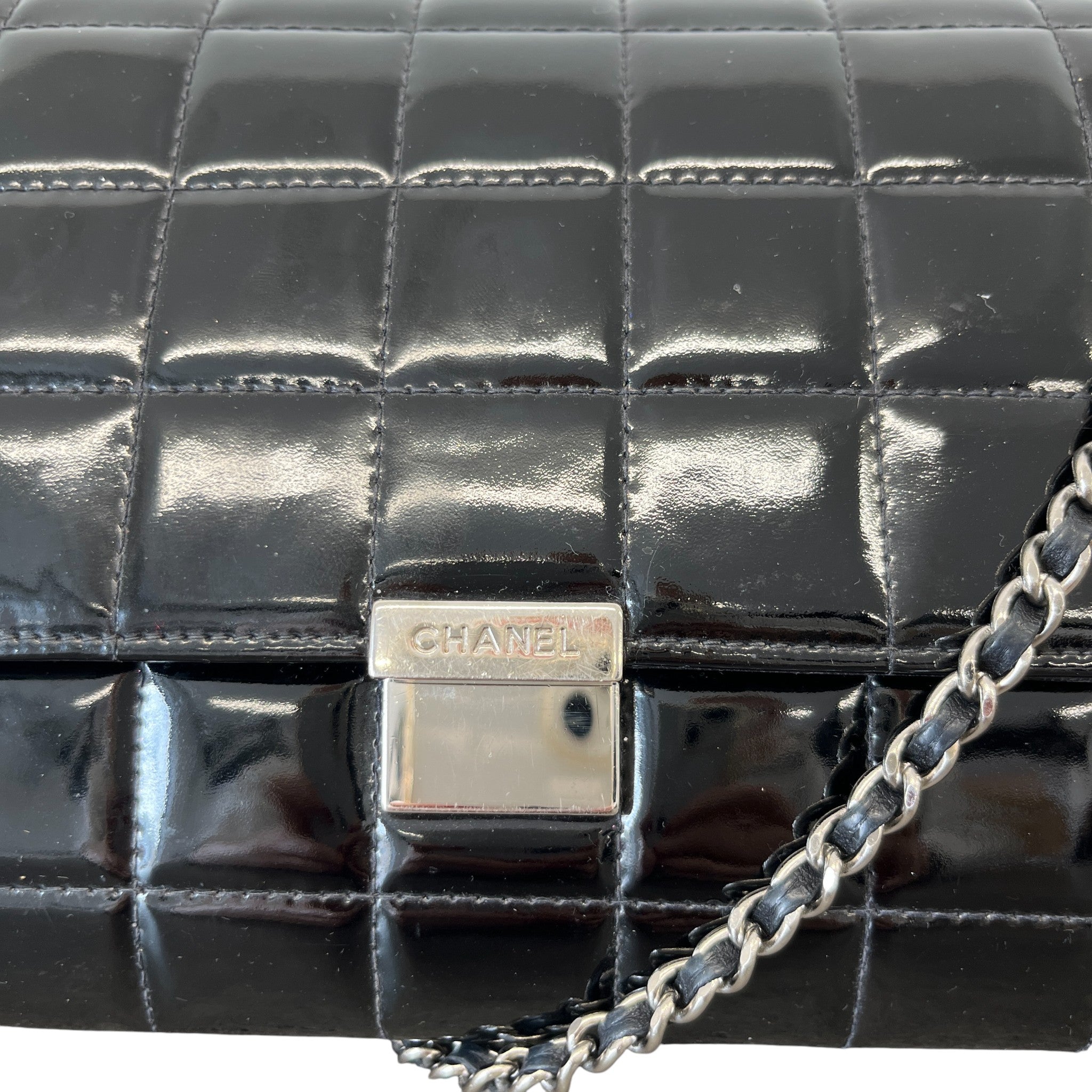 Women's Chocolate Bar Single Flap Bag Black