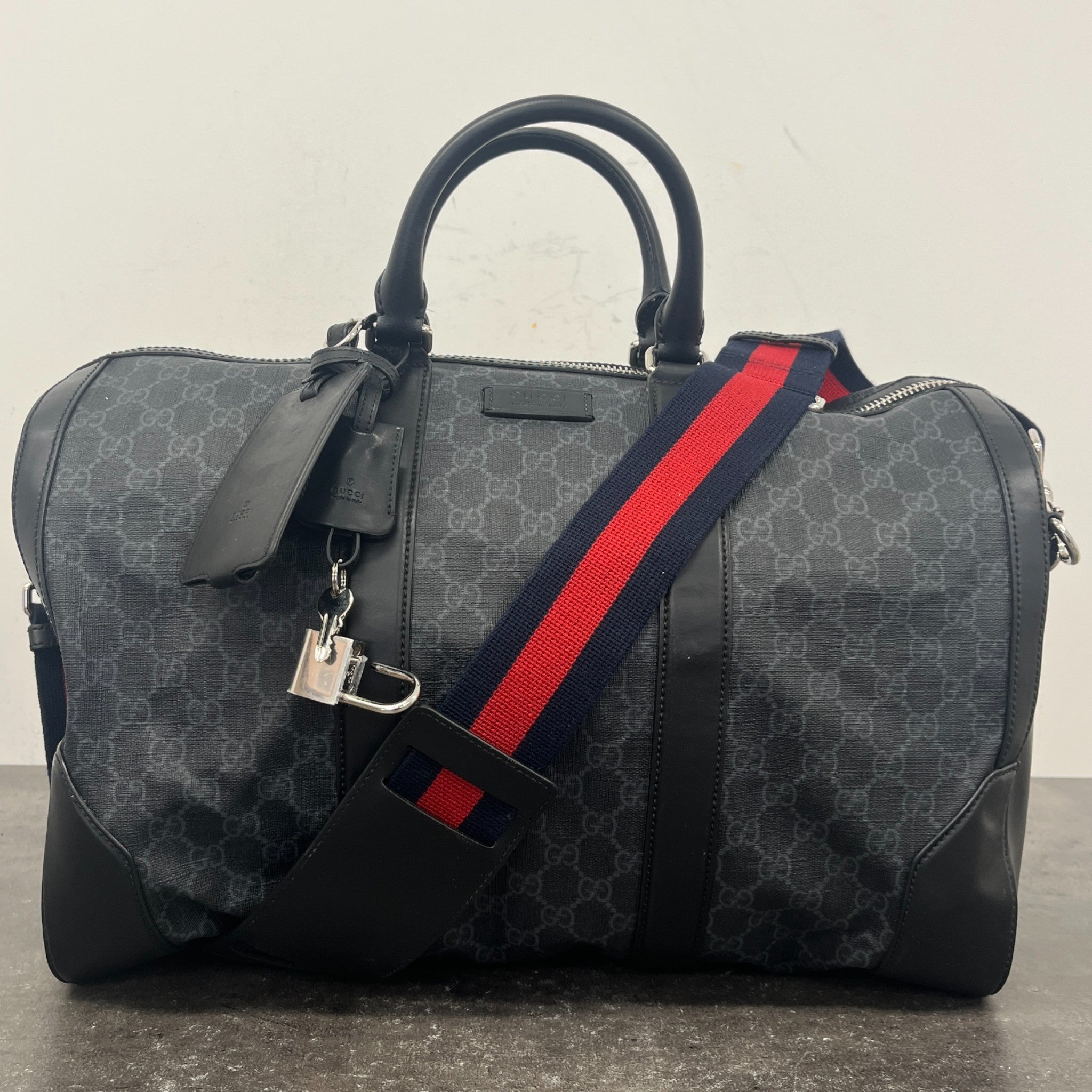 Men's Gg Supreme Duffle Bag Black