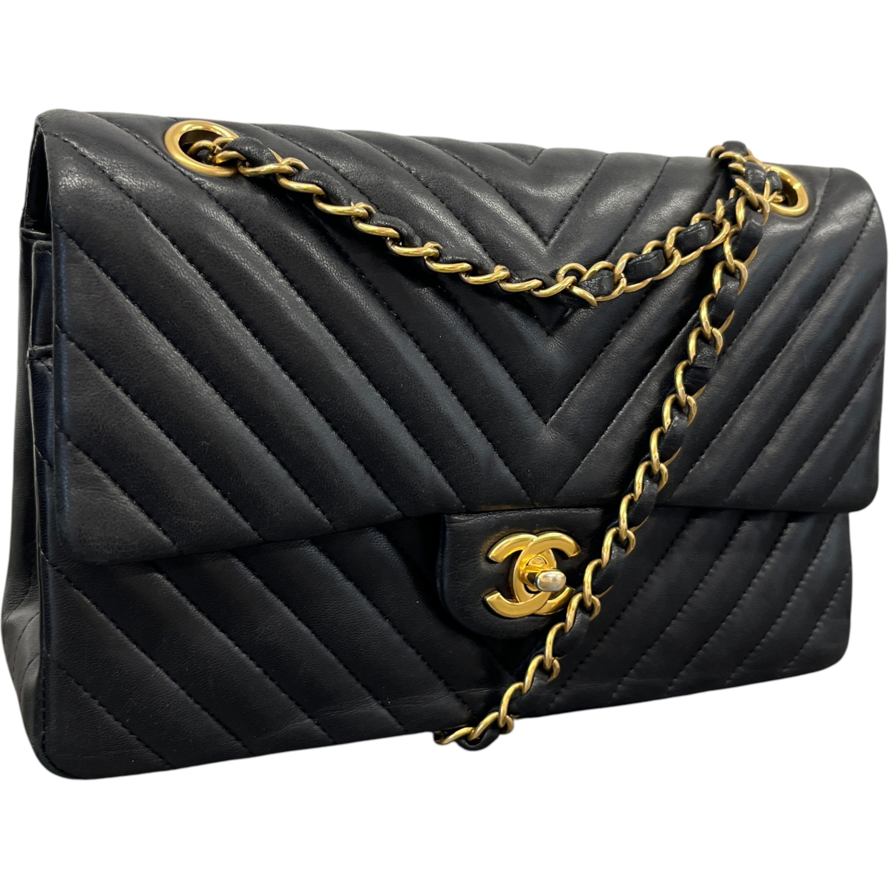 Women's Chevron Classic Flap Medium Lambskin Handbag Black