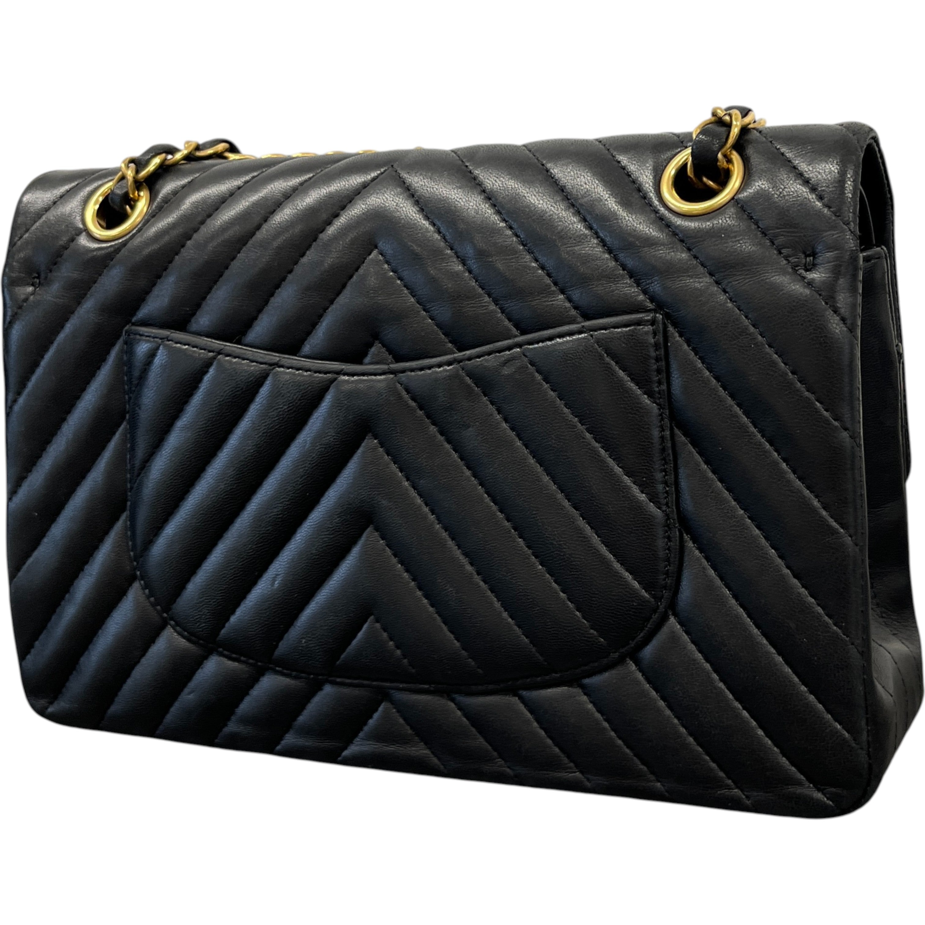 Women's Chevron Classic Flap Medium Lambskin Handbag Black