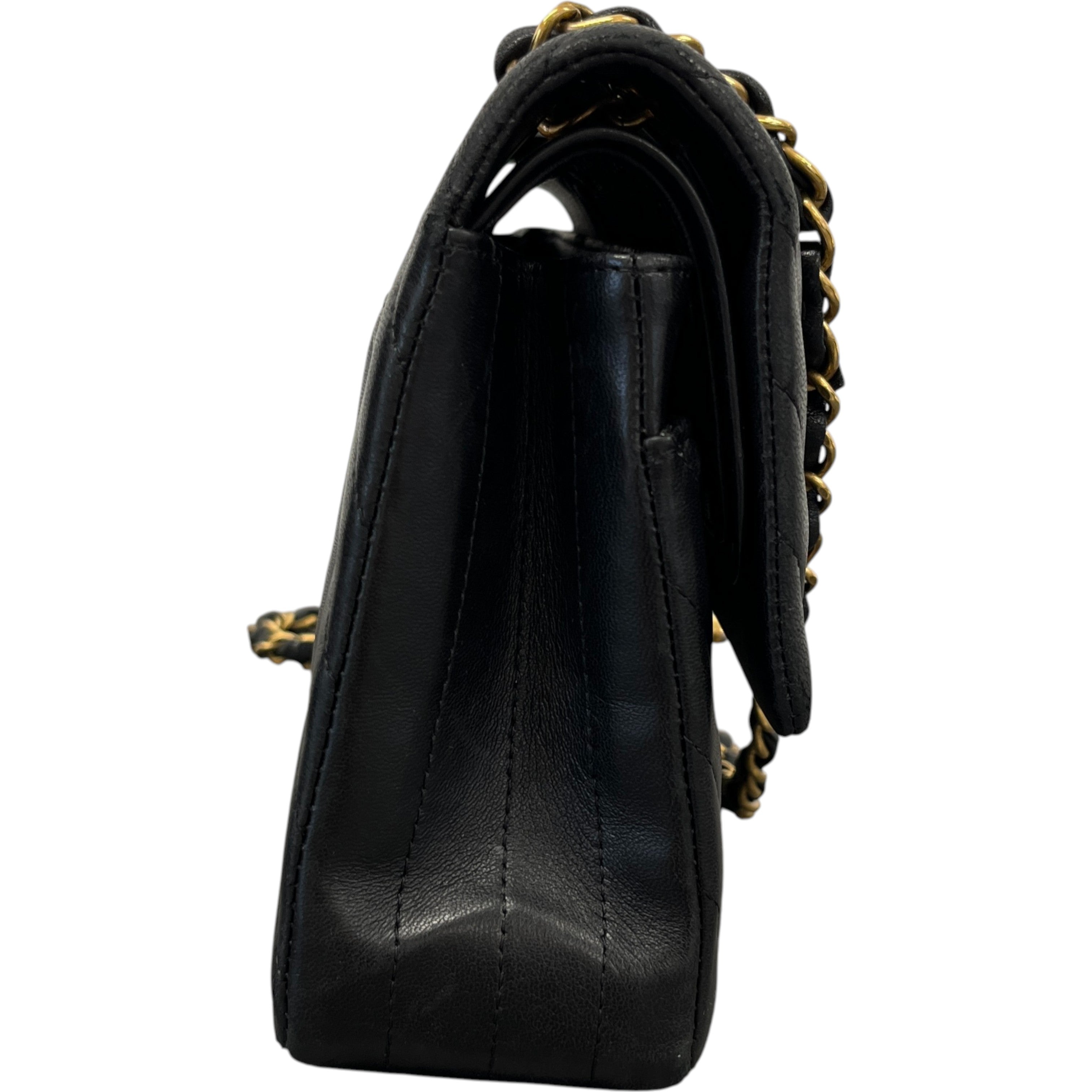 Women's Chevron Classic Flap Medium Lambskin Handbag Black