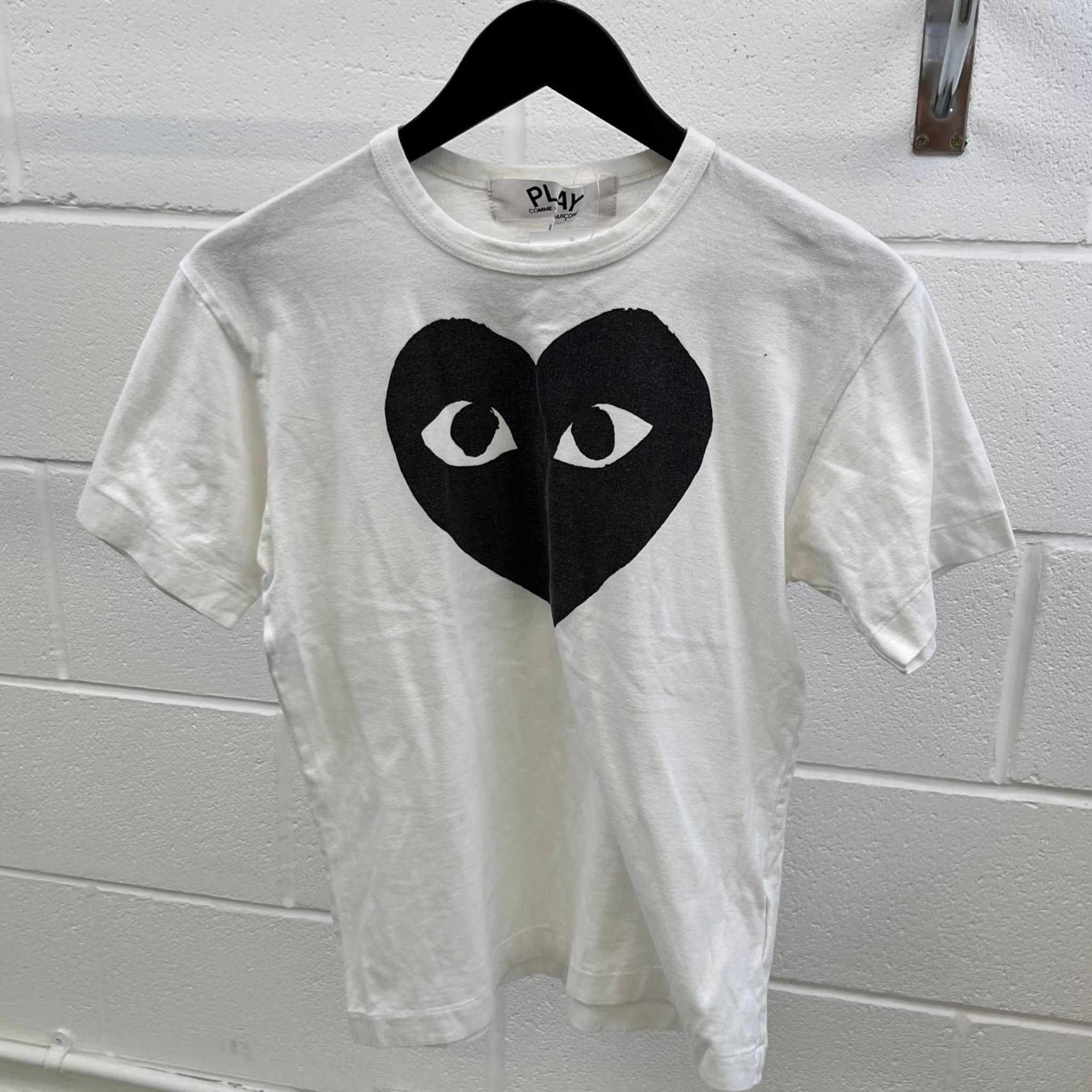 Men's Play Peeping Heart T-Shirt White Size M