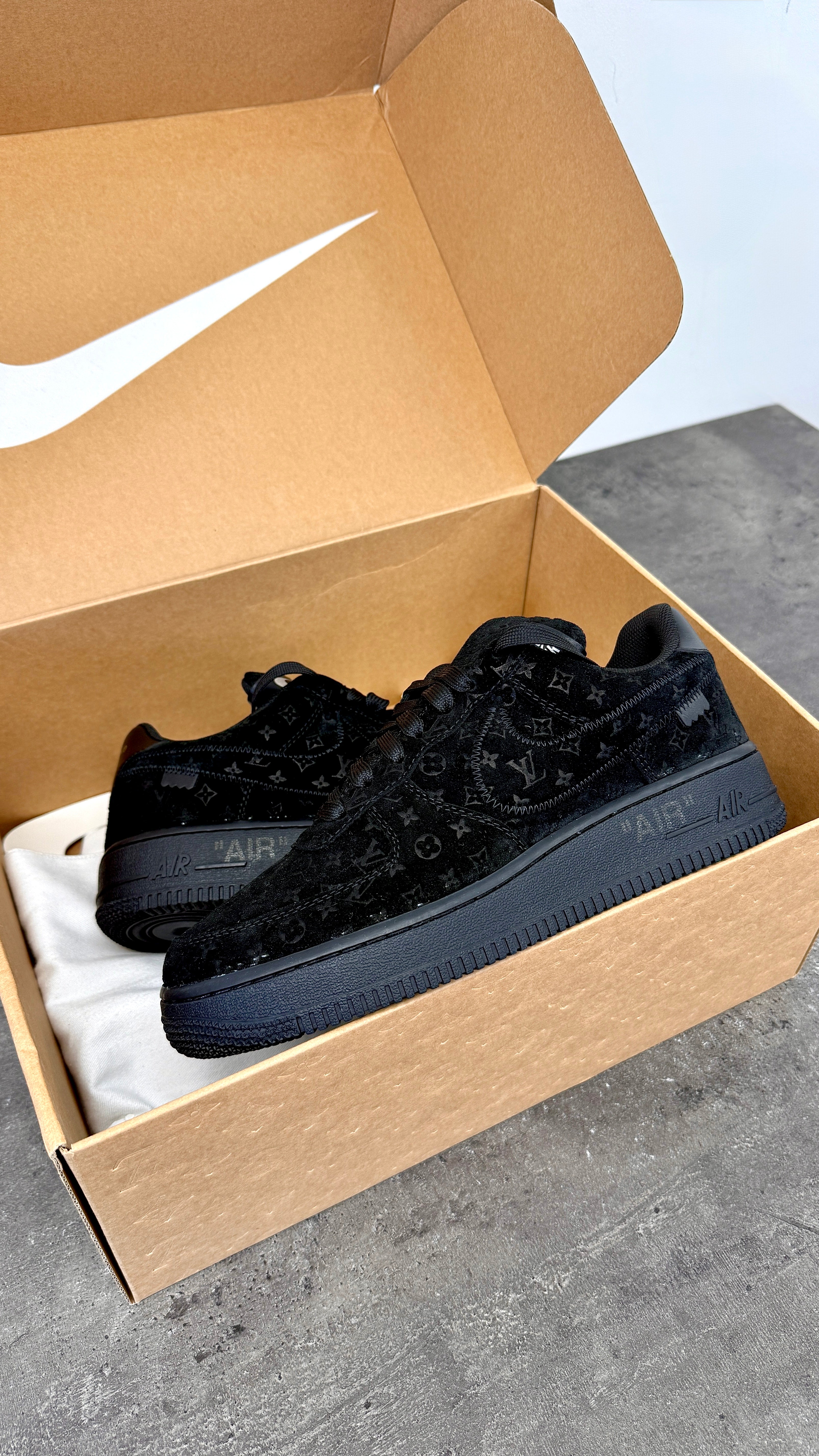 Men's Louis Vuitton X Air Force 1 Low Trainers Black Size EU 40 / UK 6