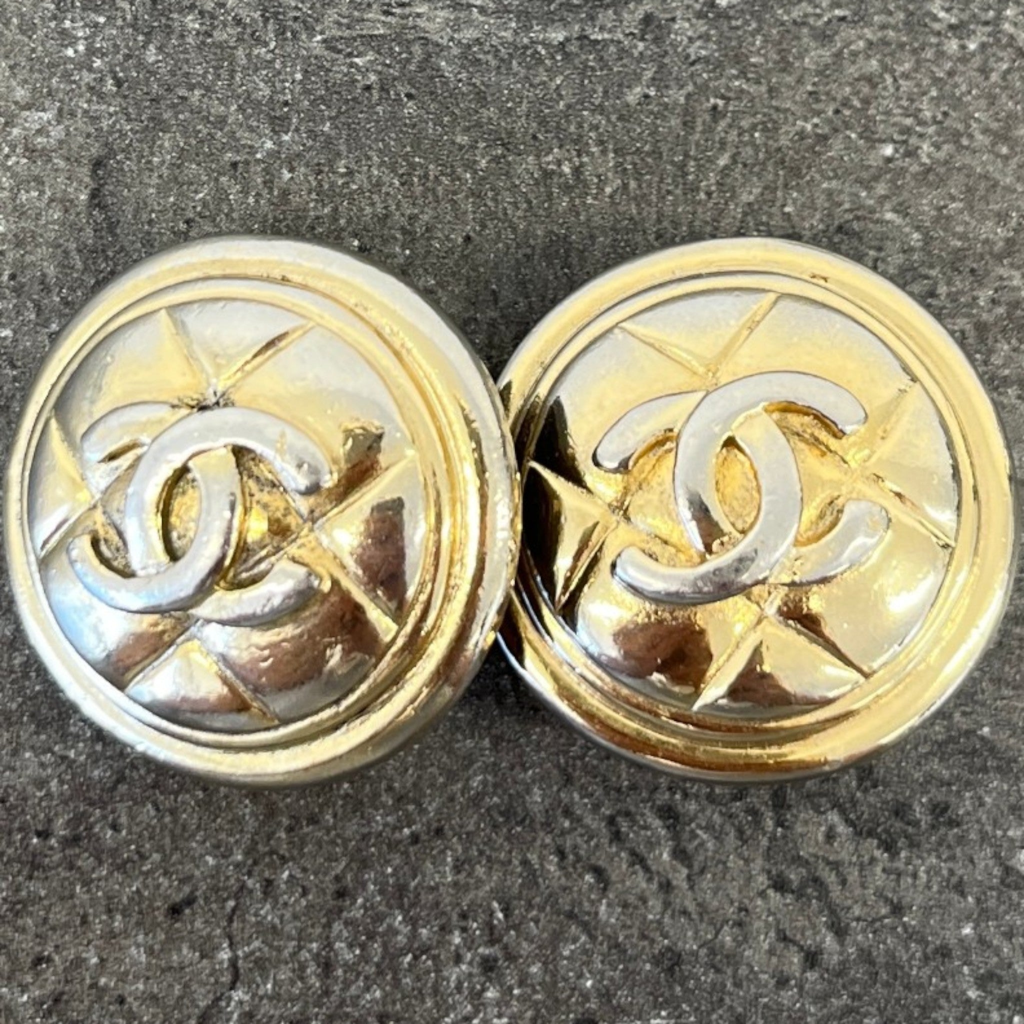 Women's Clip On Cc Logo Button Earrings Gold
