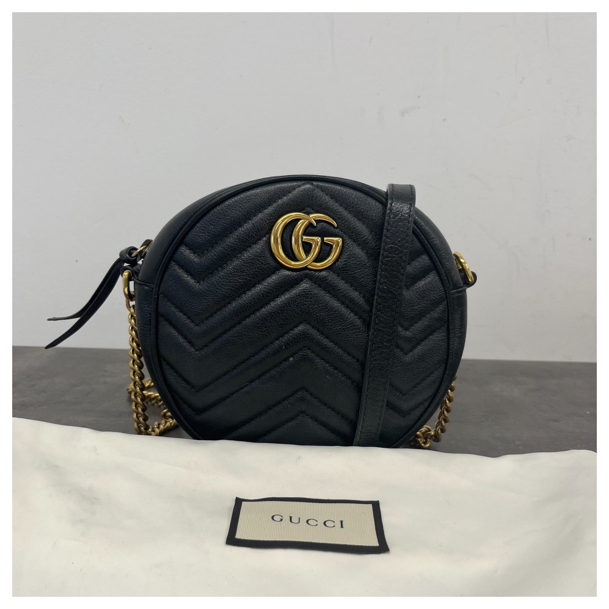Women's Gg Marmont Mini Round Handbag Black