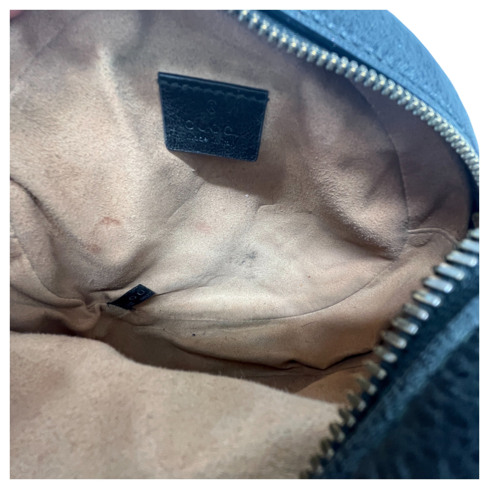 Women's Gg Marmont Mini Round Handbag Black