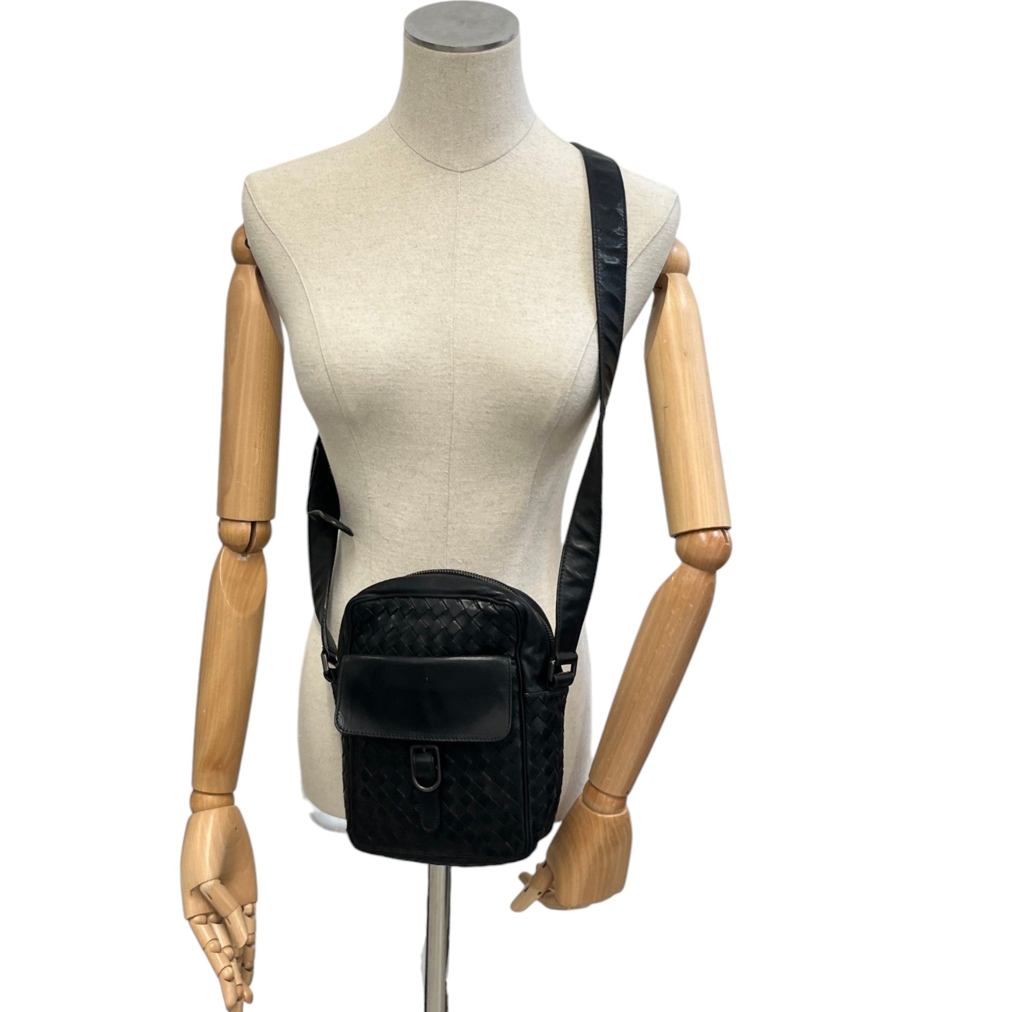Men's Intrecciato Messenger Bag Black