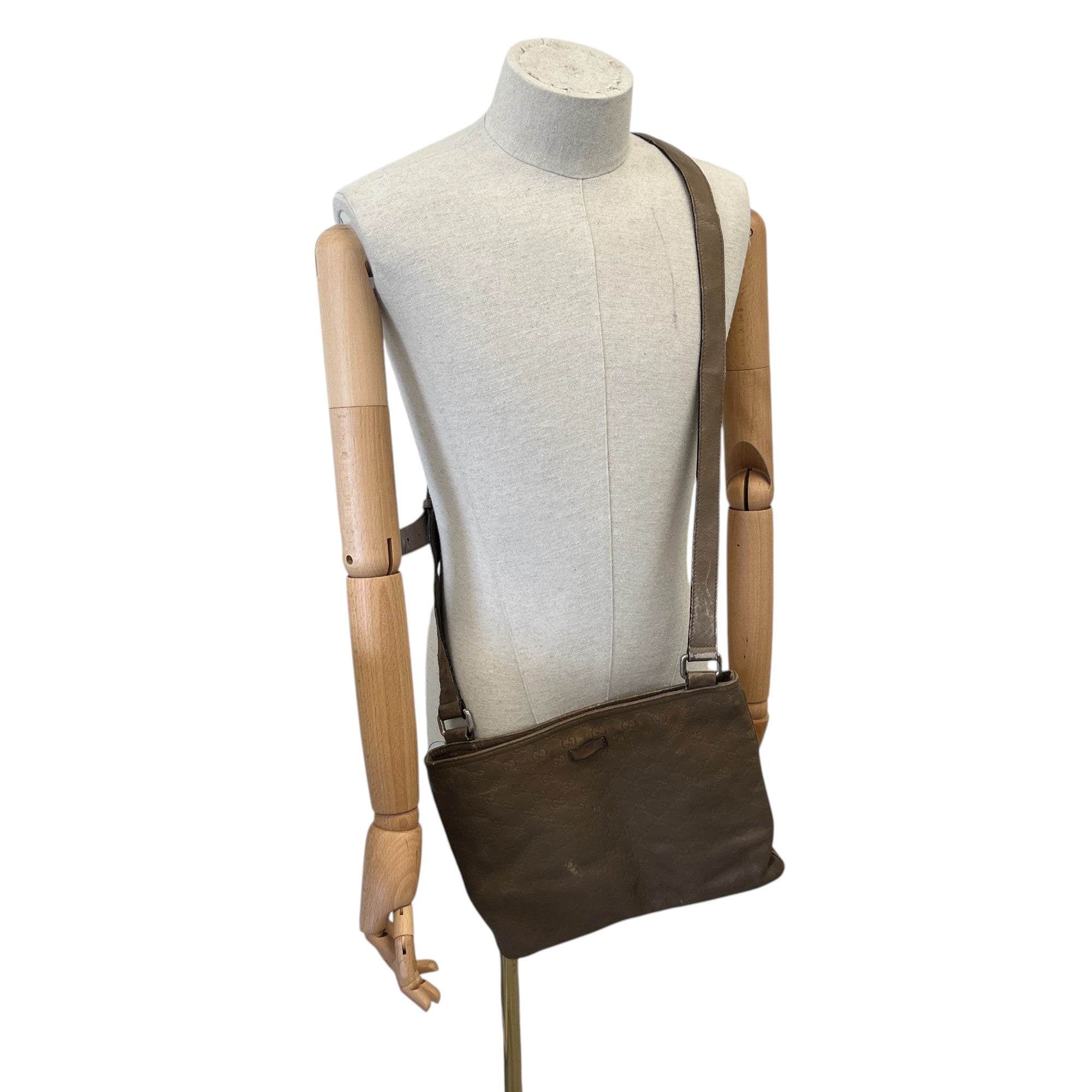 Men's Gg Supreme Messenger Bag Brown