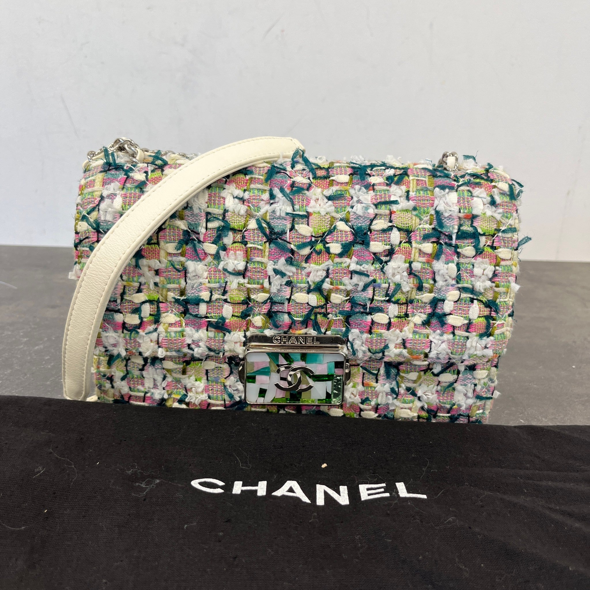 Women's Tweed Beauty Lock Flap Bag White