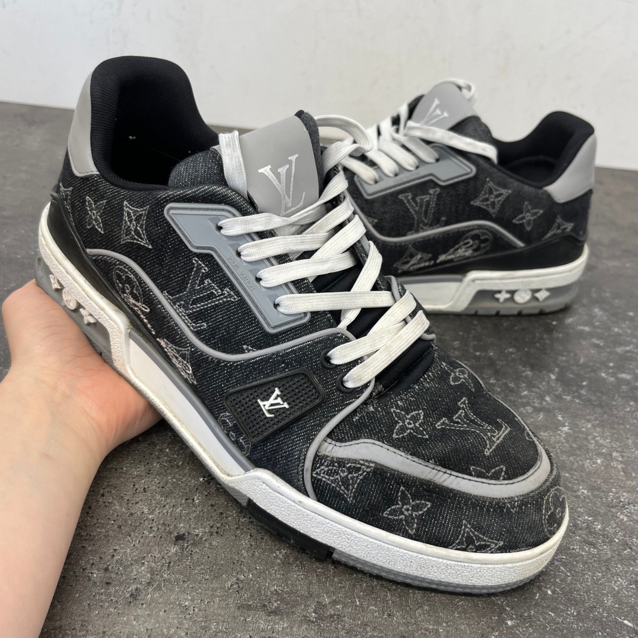 Men's Monogram Lv Low Trainers Grey Size EU 41 / UK 7