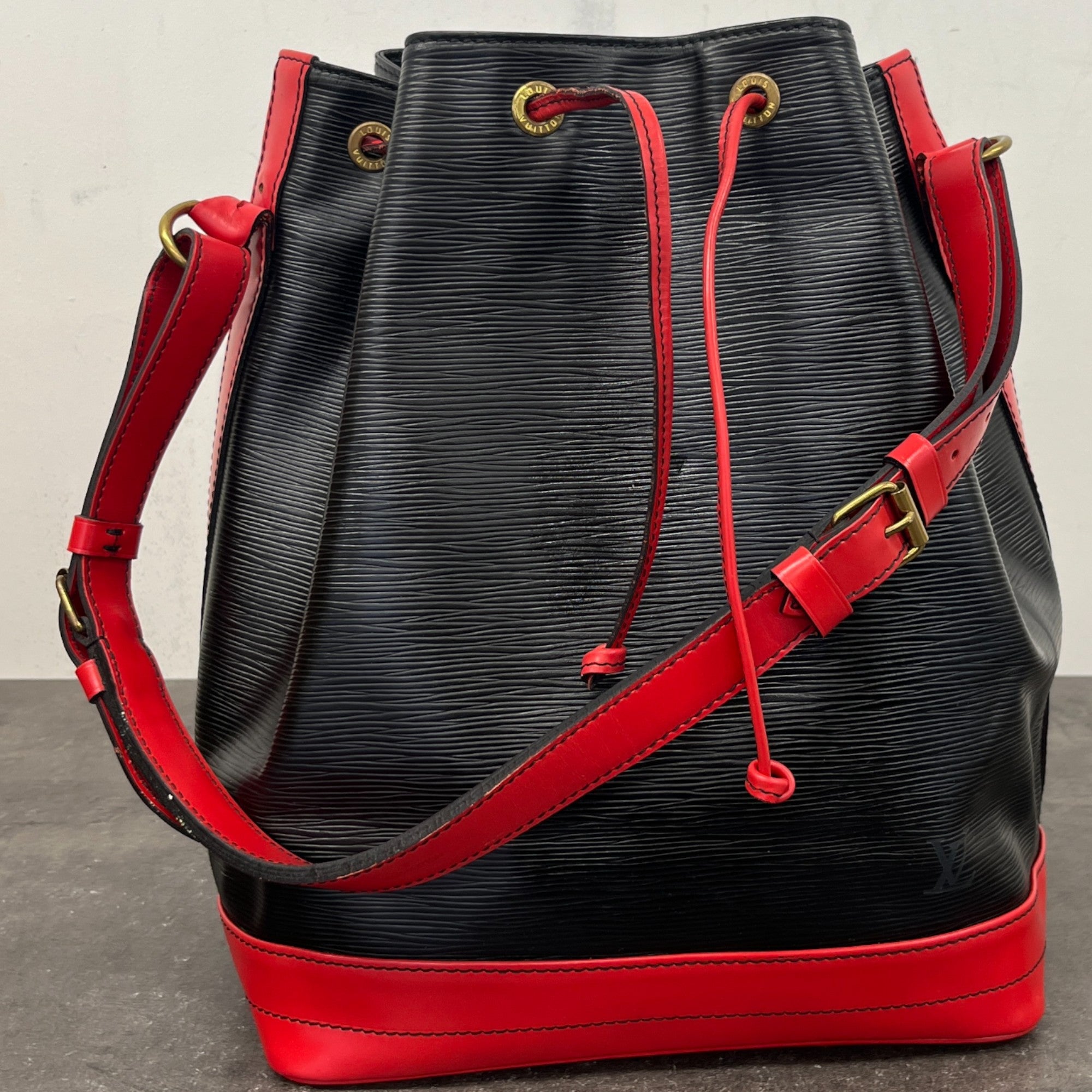 Women's Noe Bicolor Gm Handbag Black