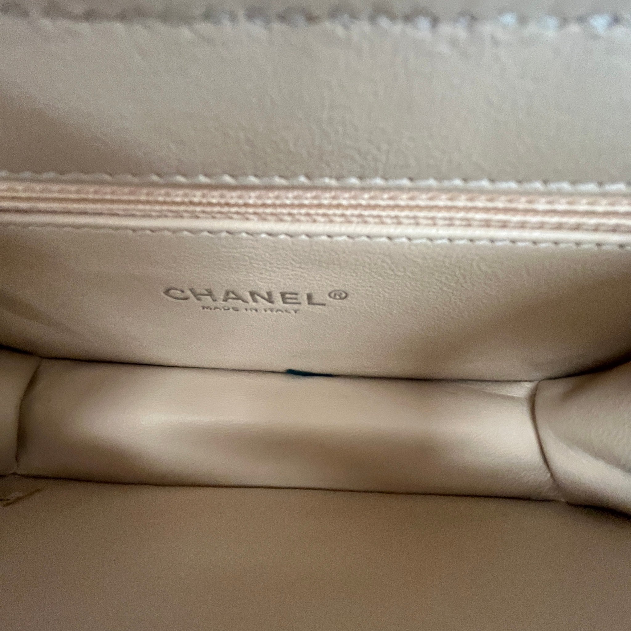 Women's Tweed Beauty Lock Flap Bag White
