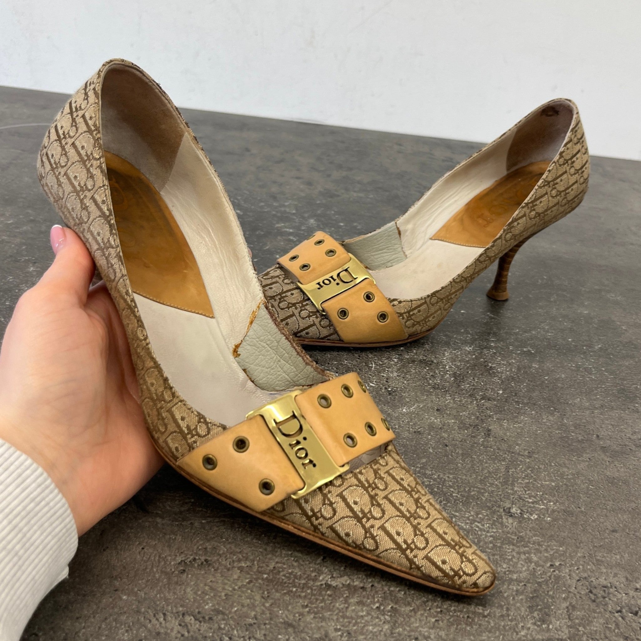 Women's Buckle Detail Kittern Heels Beige Size EU 37.5 / UK 4.5
