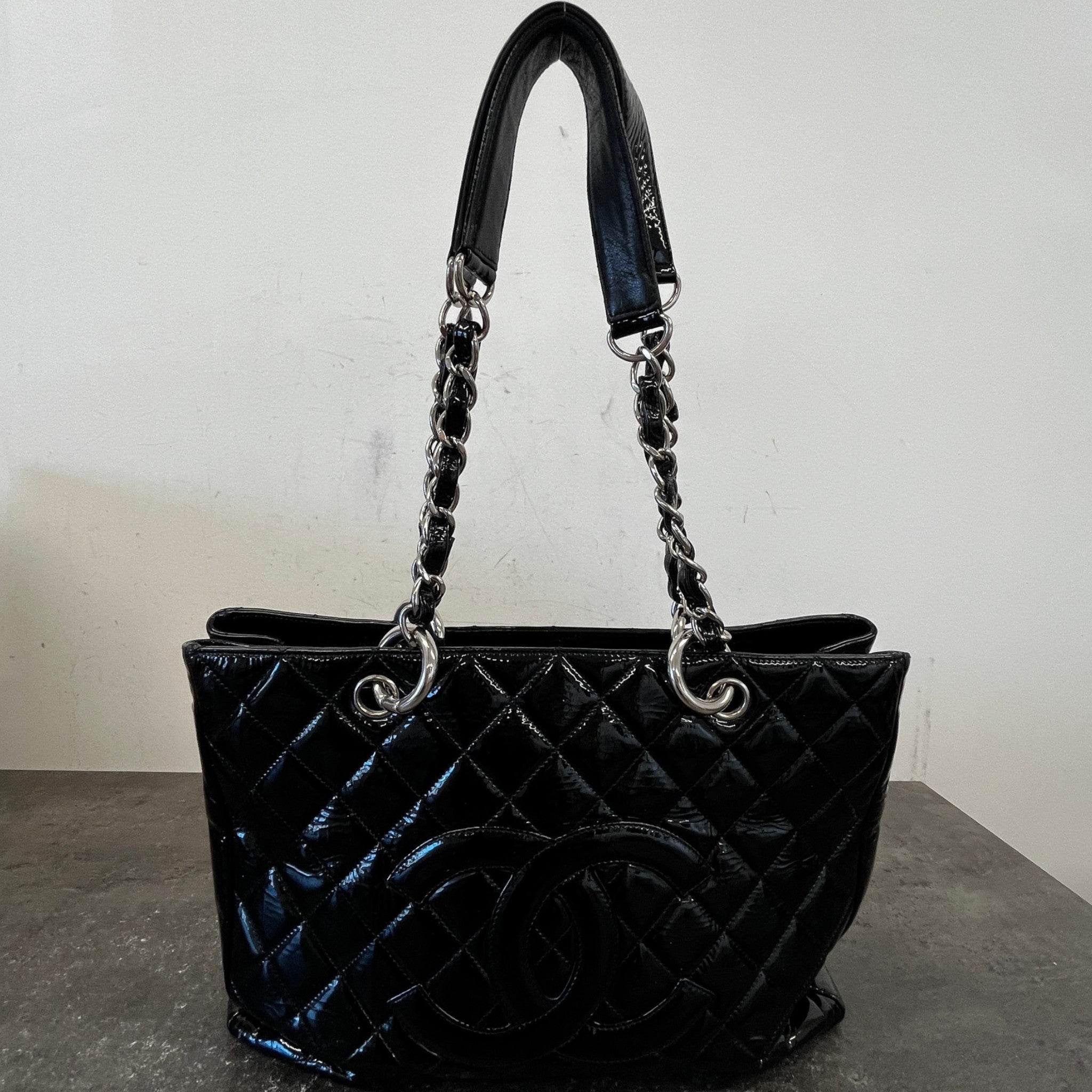 Women's Quilted Patent Grand Shopping Tote Gst Handbag Black