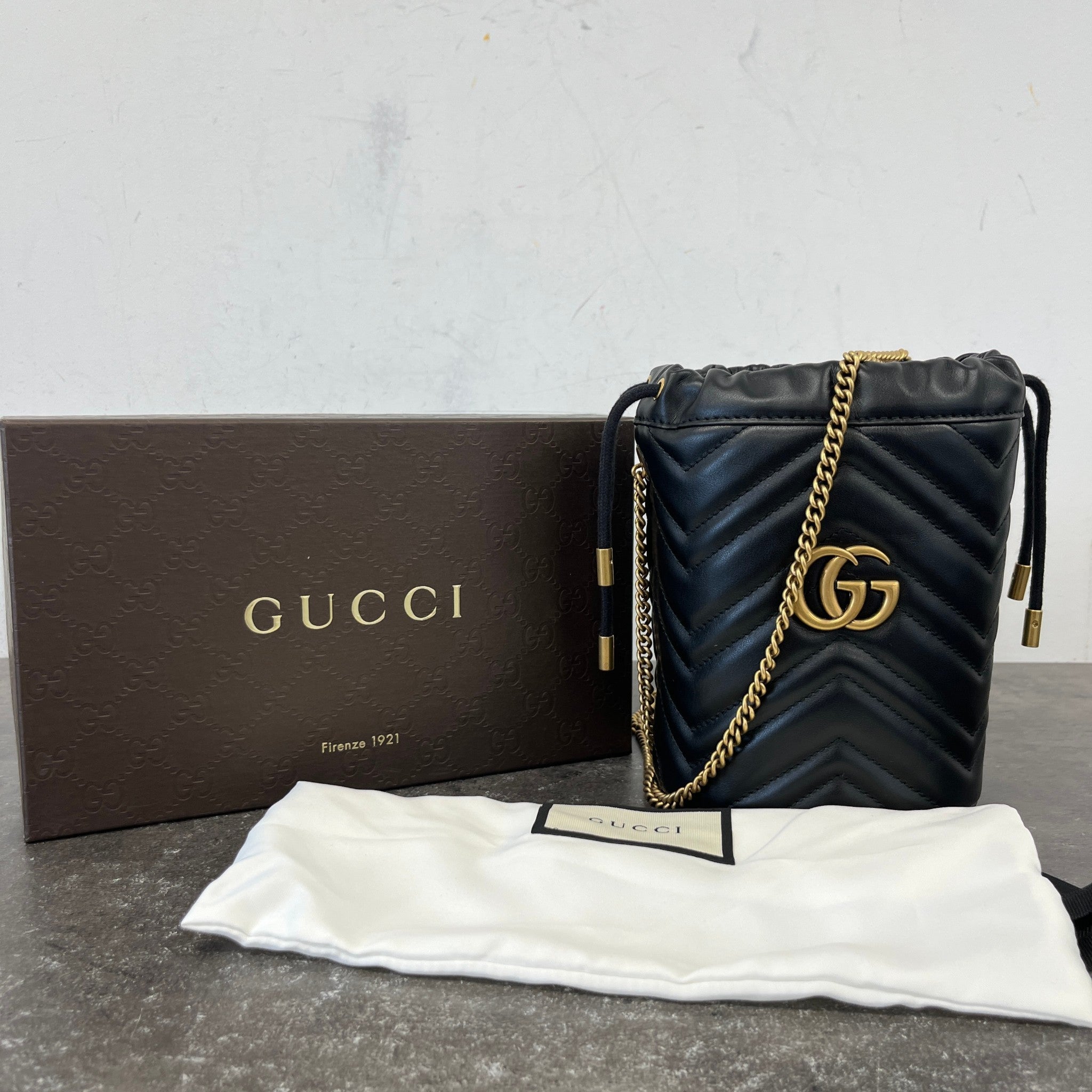 Women's Gg Marmont Mini Bucket Bag Black