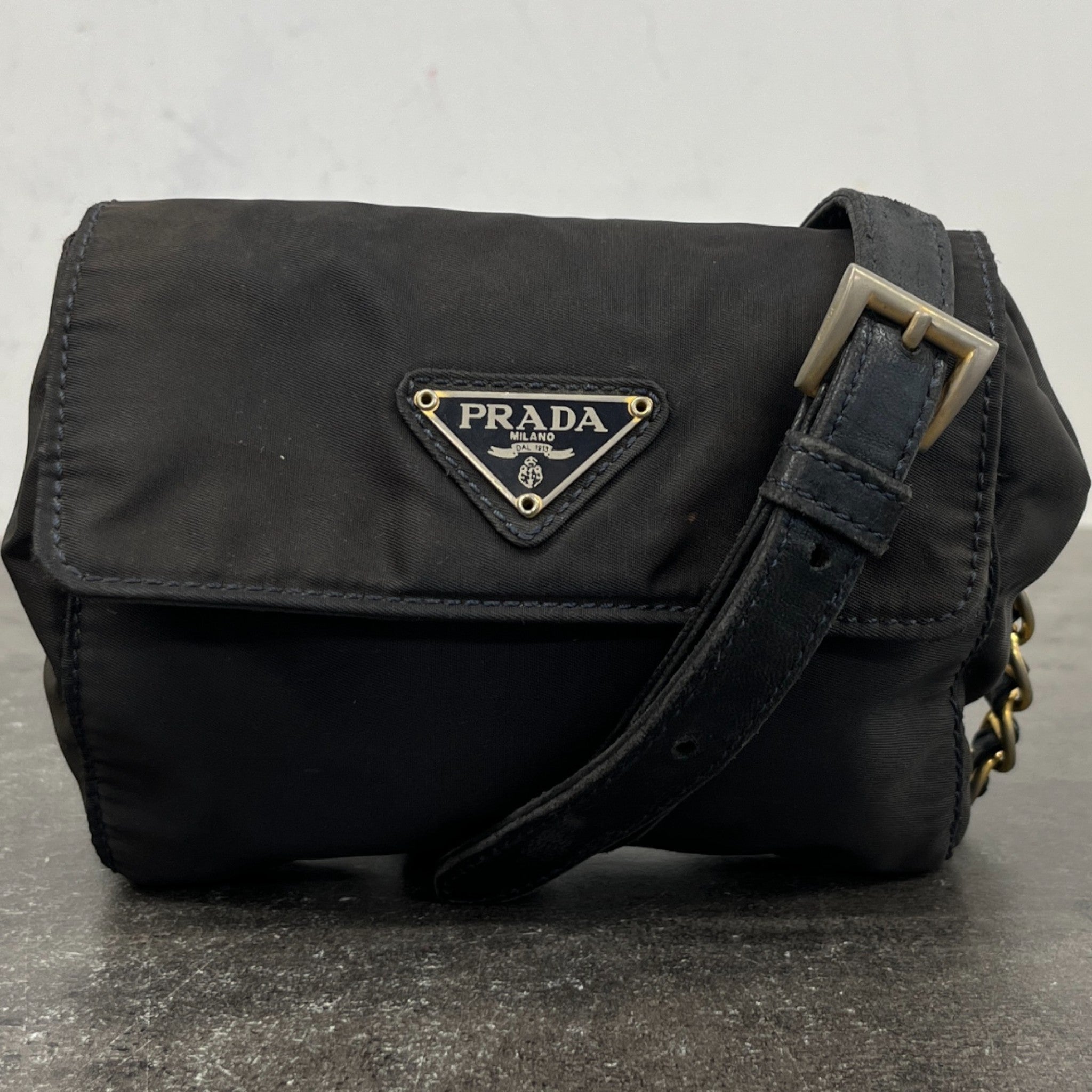 Women's Vintage Plaque Logo Bag Black