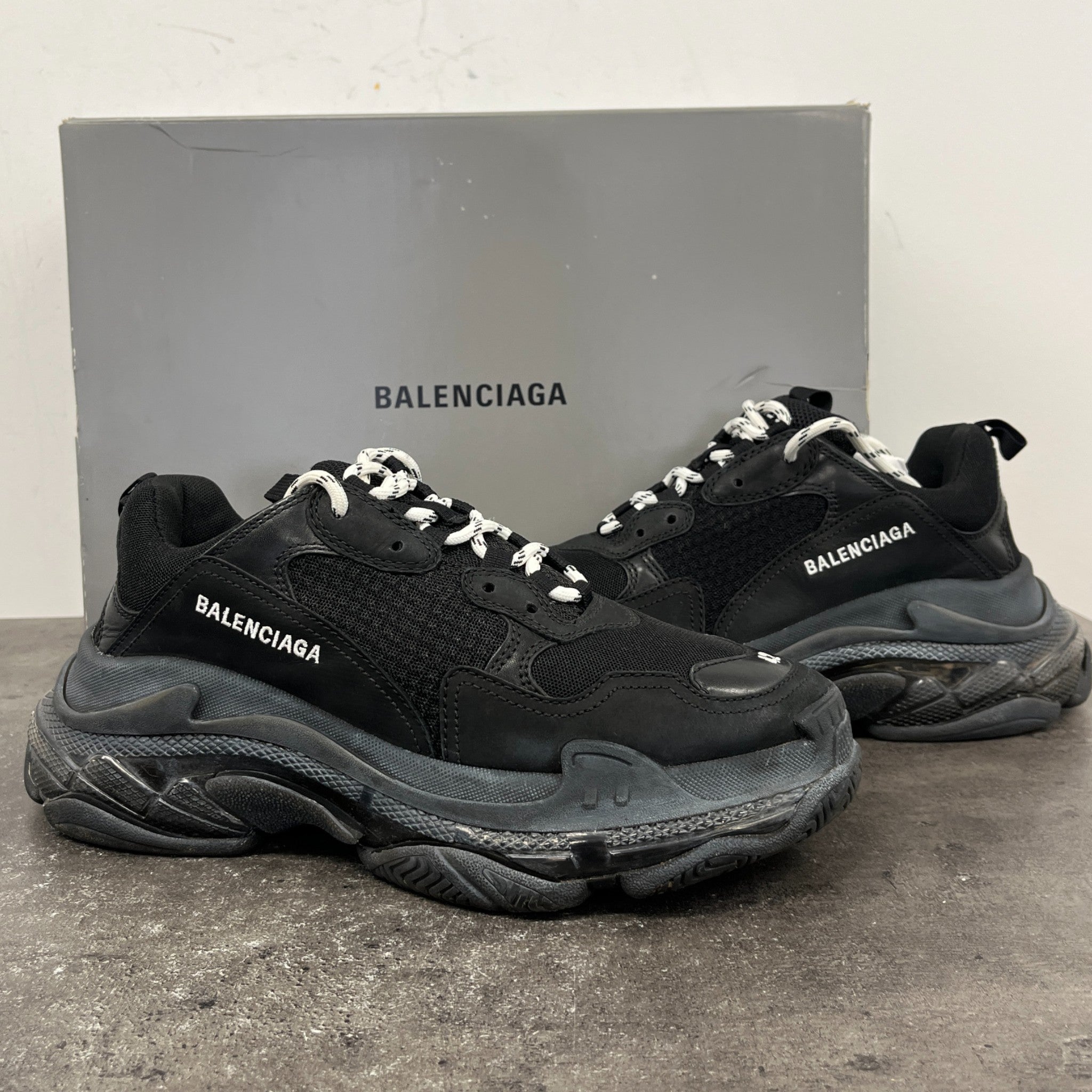 Men's Triple S Low Trainers Black Size EU 42 / UK 8