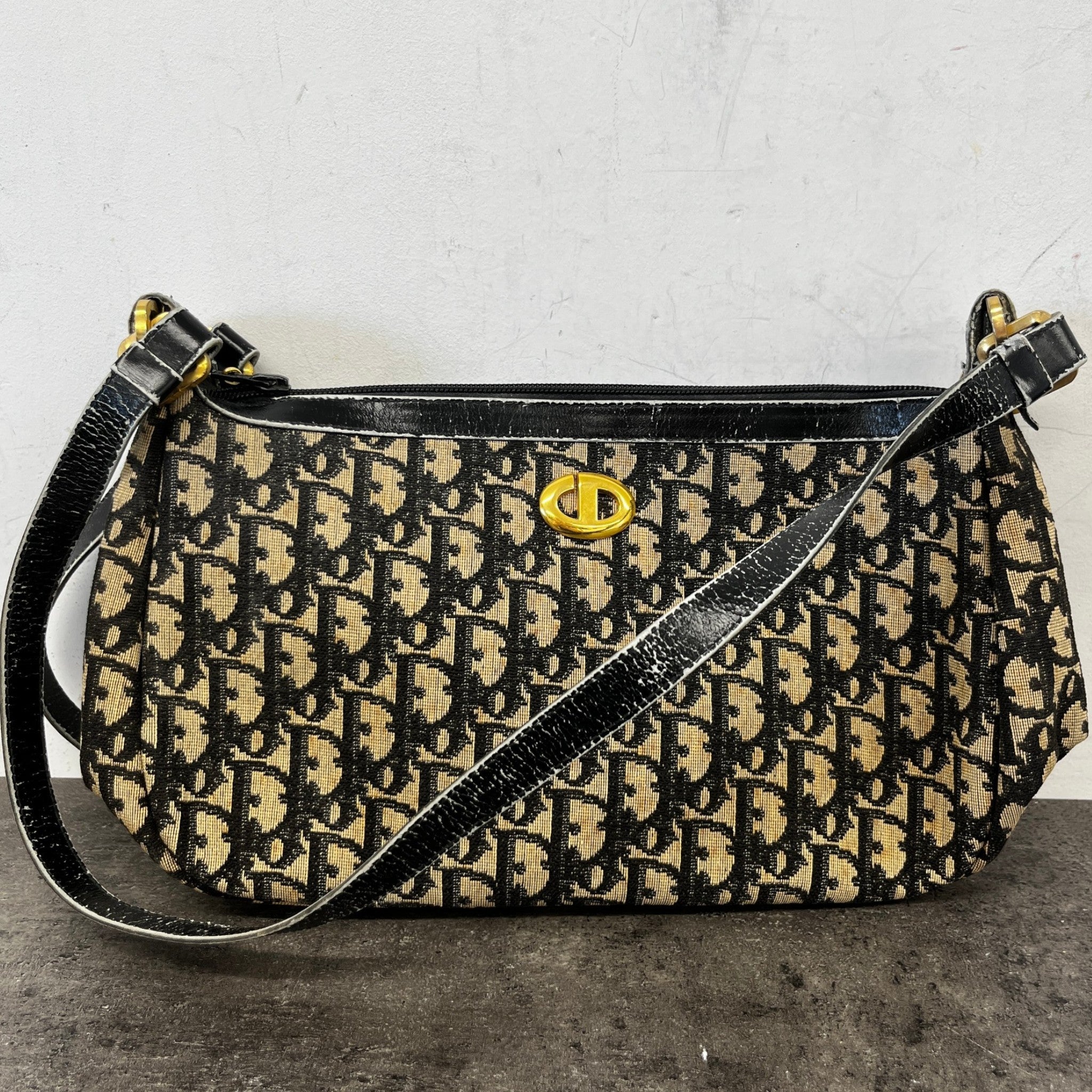 Women's Vintage Logo Trotter Bag Black