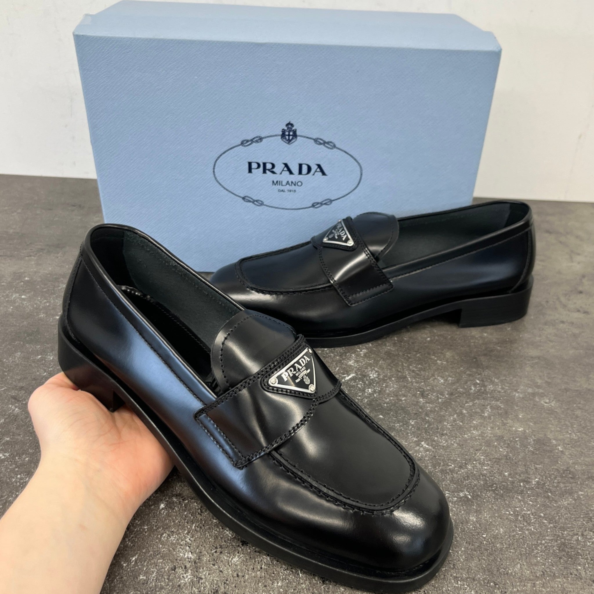 Women's Plaque Logo Loafers Black Size EU 40 / UK 7