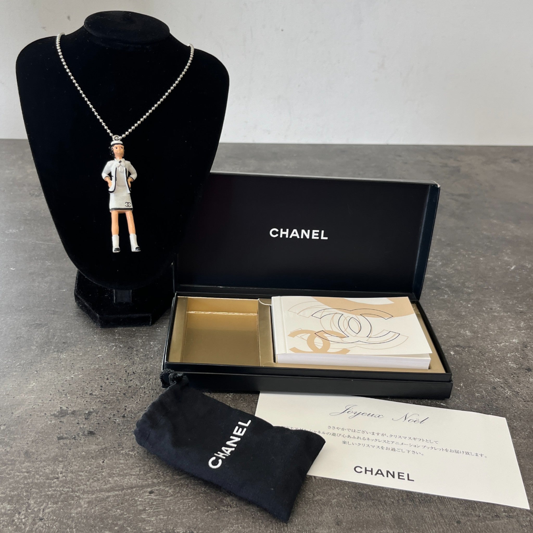 Women's Mademoiselle Doll Necklace White