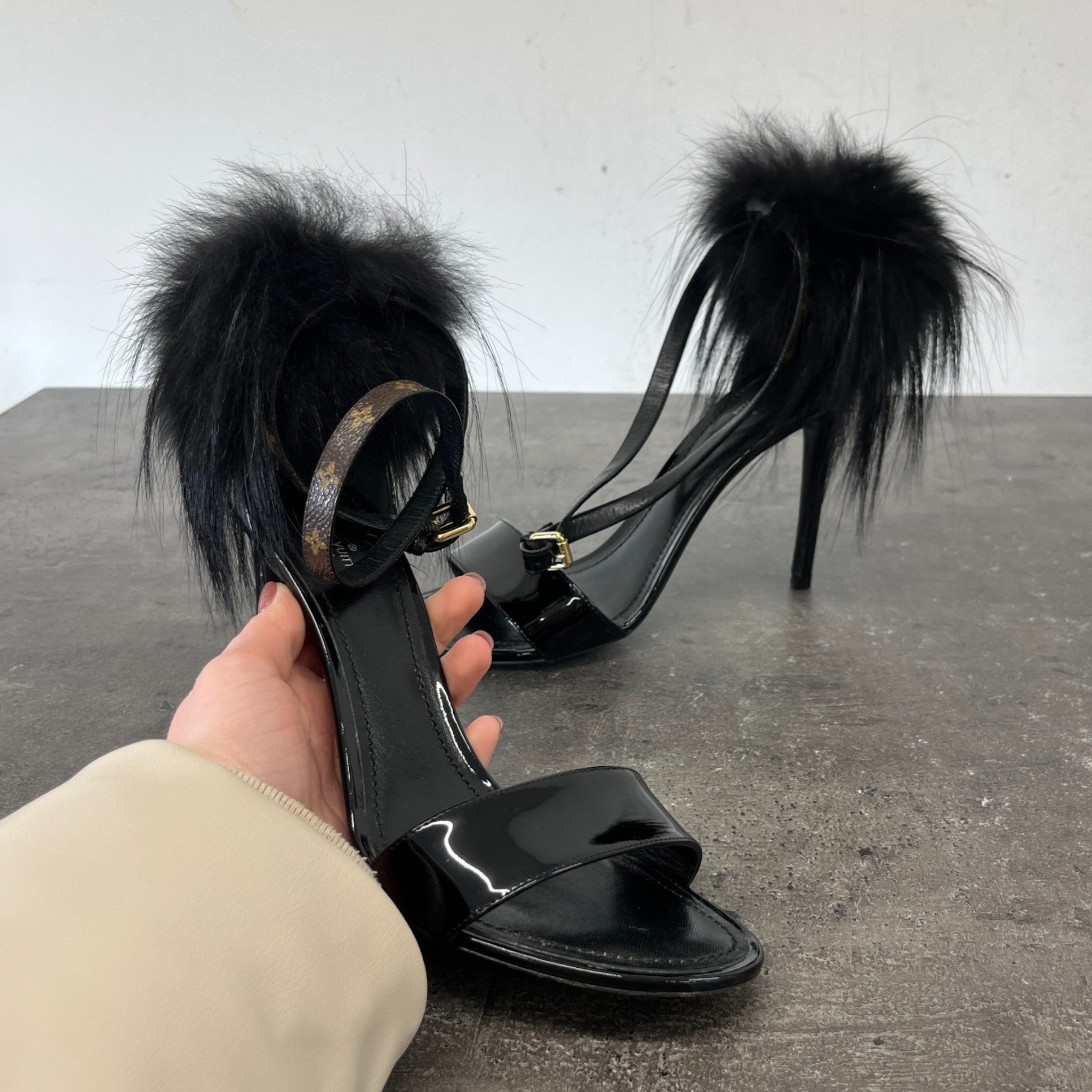 Women's Call Back Fur Trim Heels Black Size EU 38 / UK 5