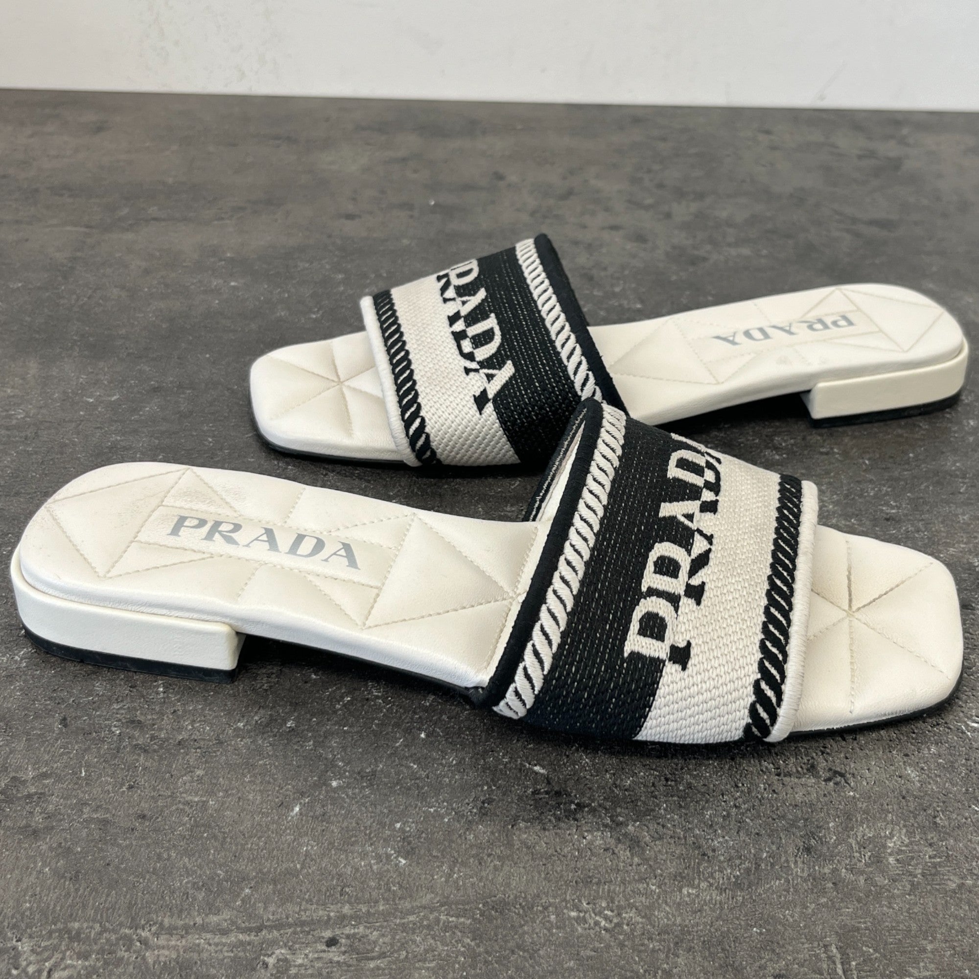 Women's Two- Colour Logo Print Slides White Size EU 39 / UK 6