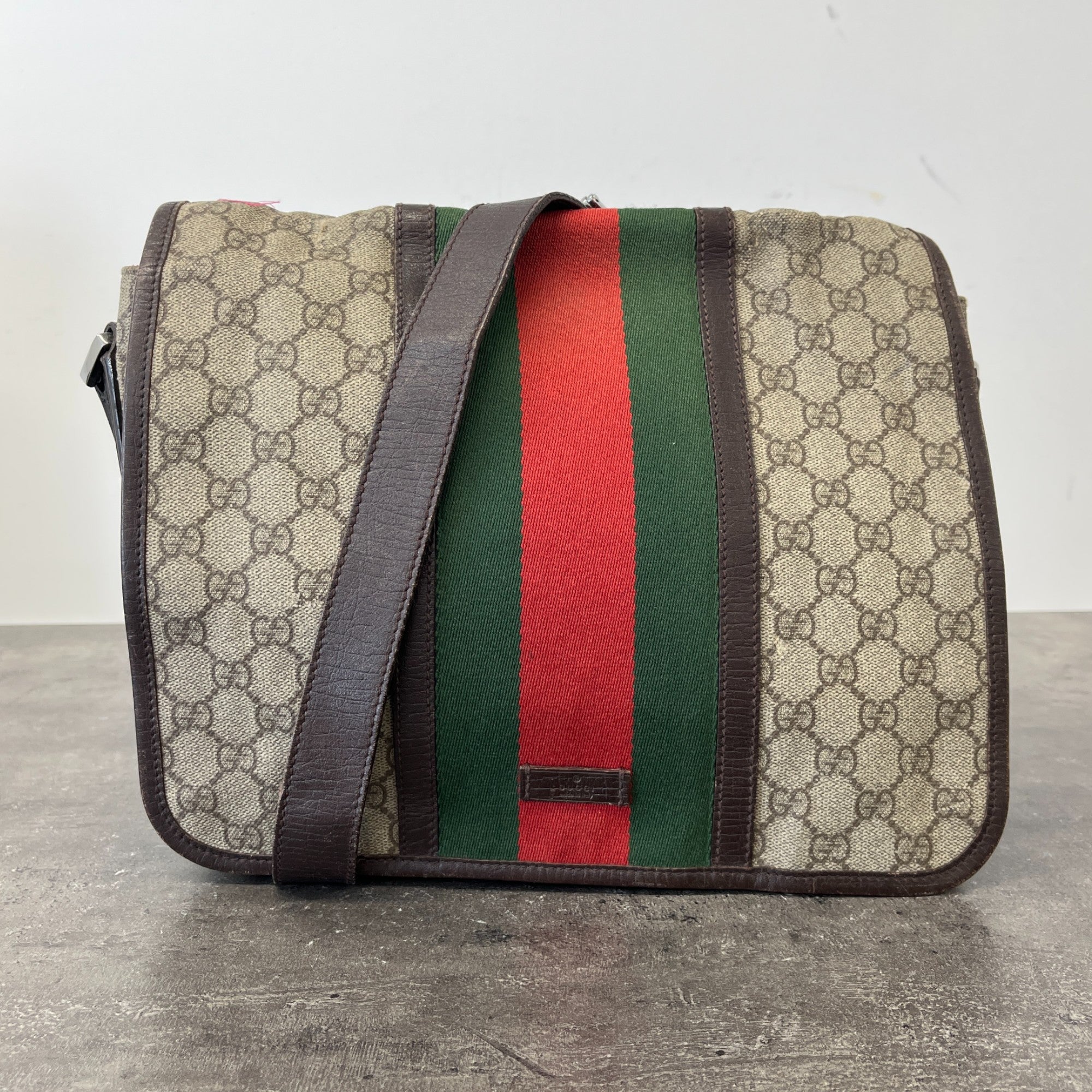 Men's Gg Supreme Messenger Bag Brown