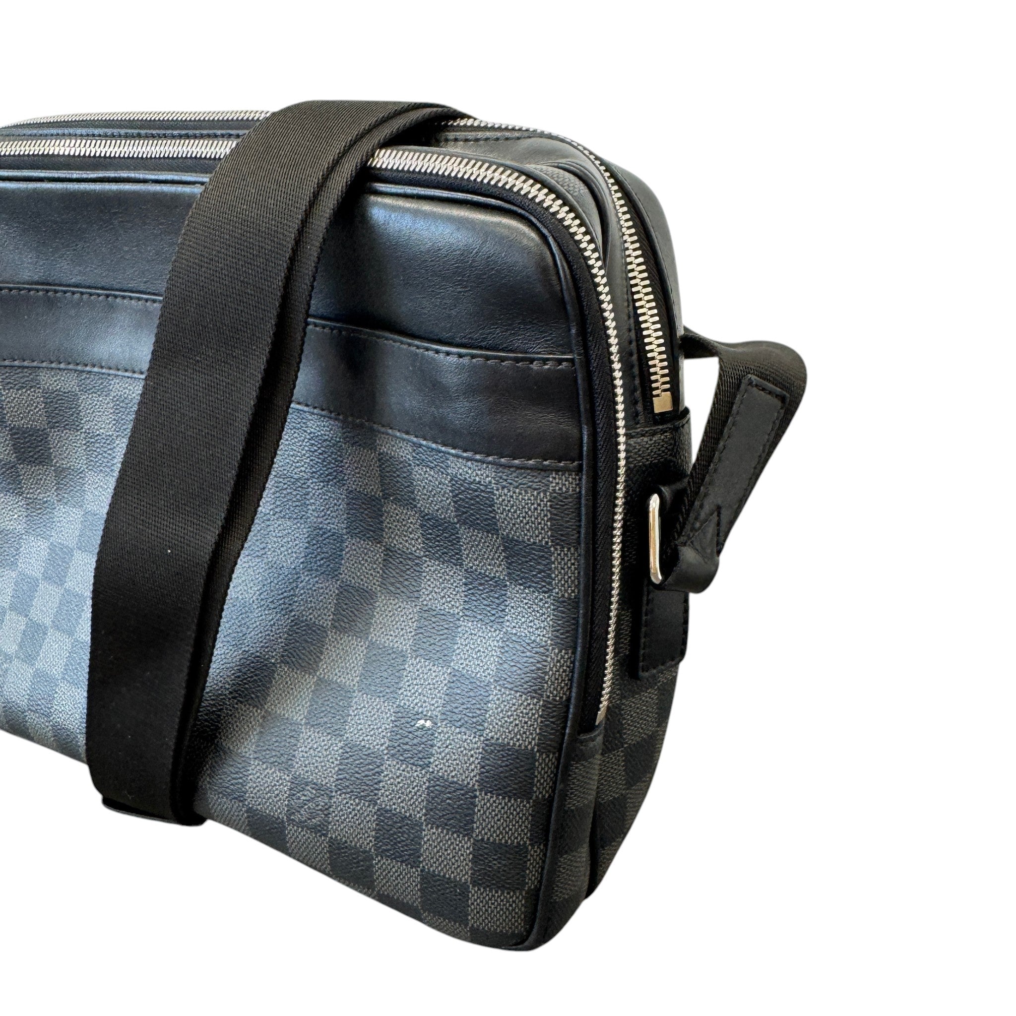 Men's Damier Graphite Trocadero Pm Messenger Bag Black