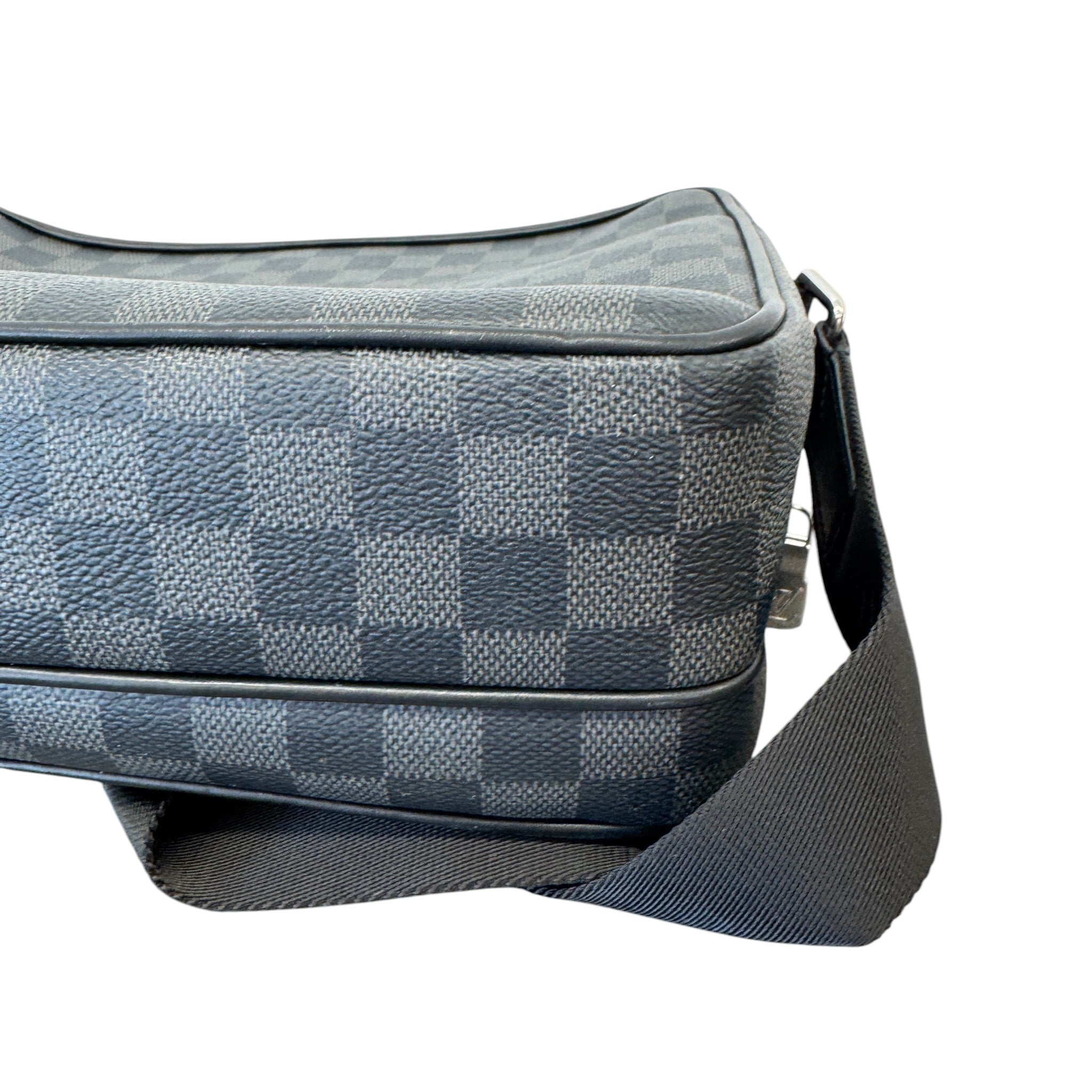 Men's Damier Graphite Trocadero Pm Messenger Bag Black